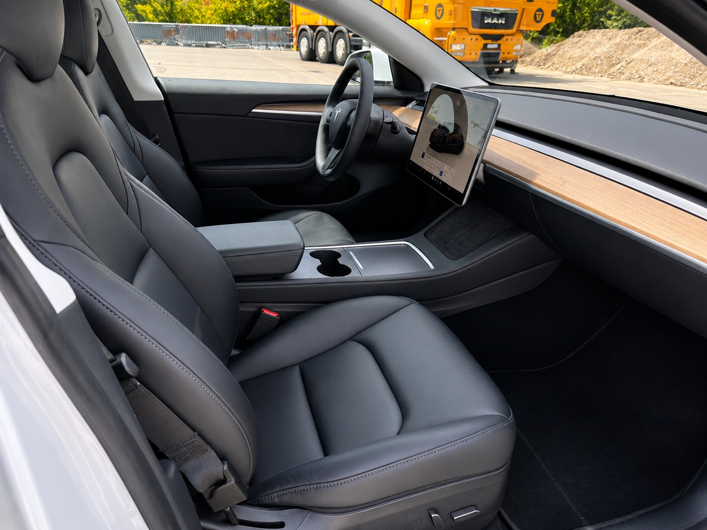 TESLA Model 3 Standard Range Plus (LFP)-image-2