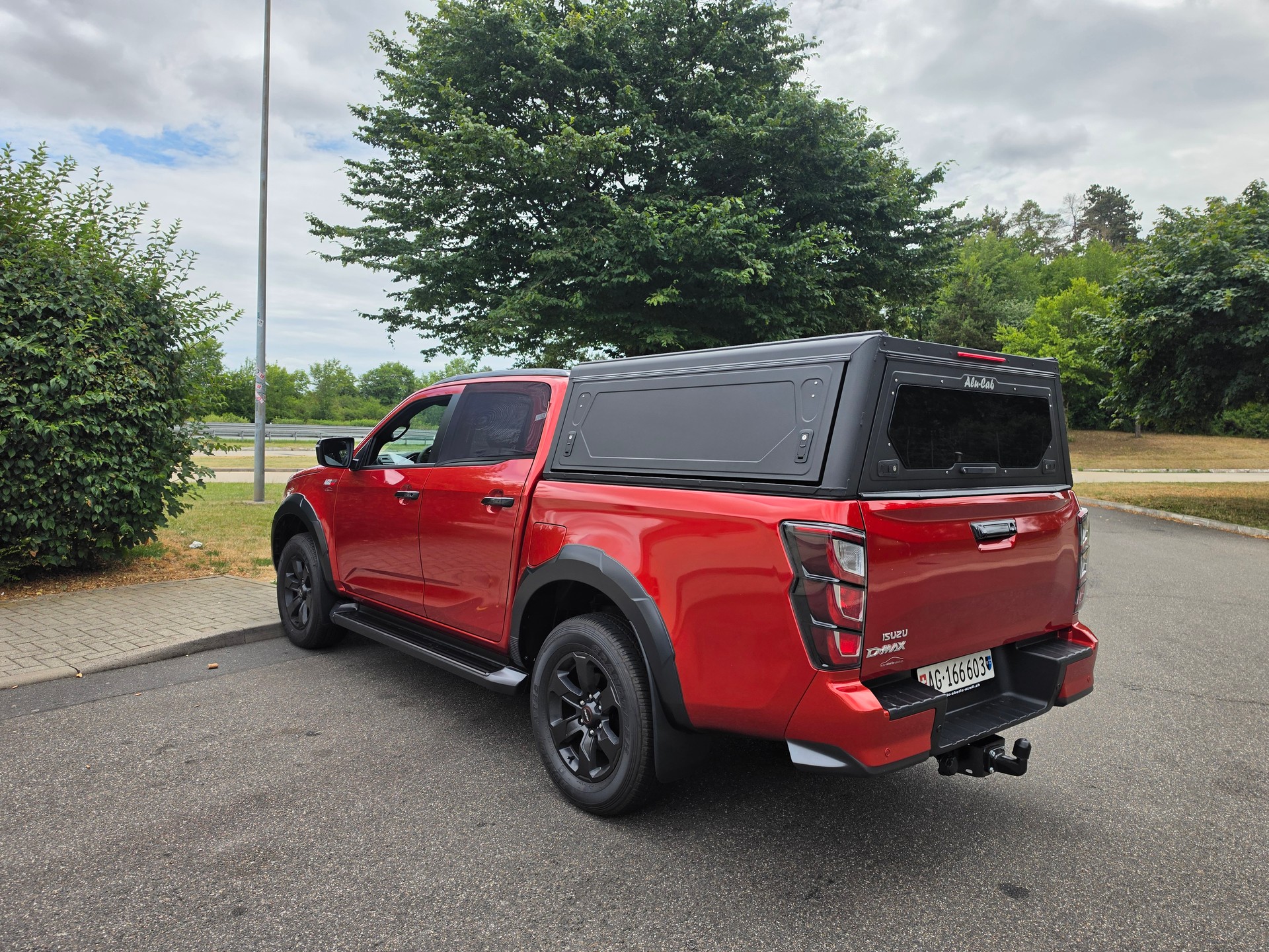 ISUZU 1.9 DDi N60 Nitro Sport 4x4-image-1