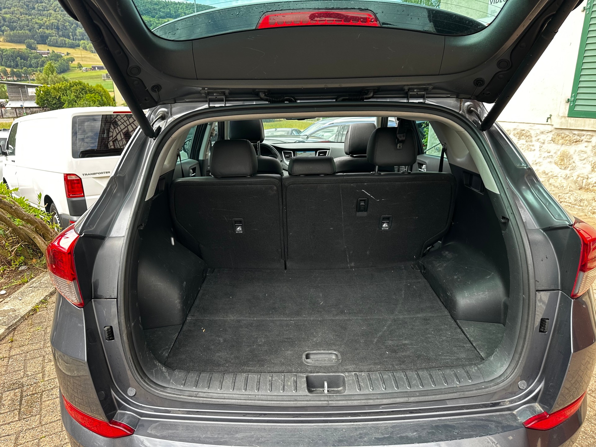 HYUNDAI Tucson 2.0 CRDI Launch Edition 4WD Automatic-image-11
