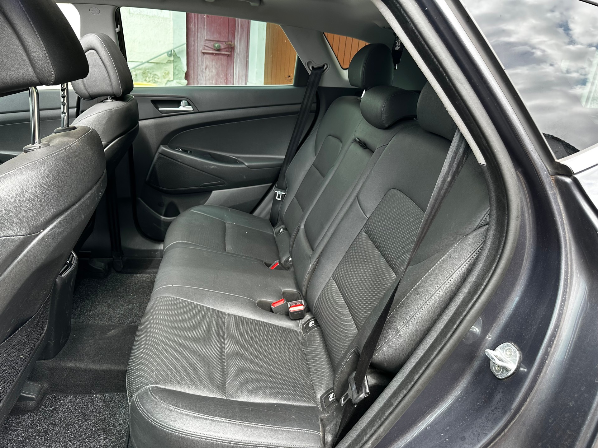 HYUNDAI Tucson 2.0 CRDI Launch Edition 4WD Automatic-image-6
