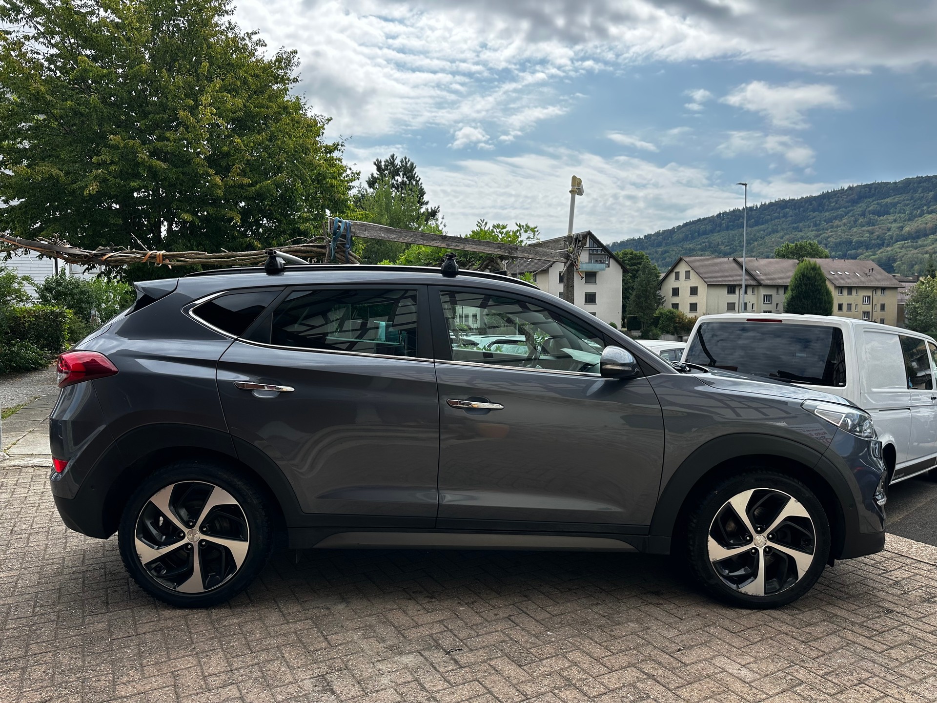 HYUNDAI Tucson 2.0 CRDI Launch Edition 4WD Automatic-image-4
