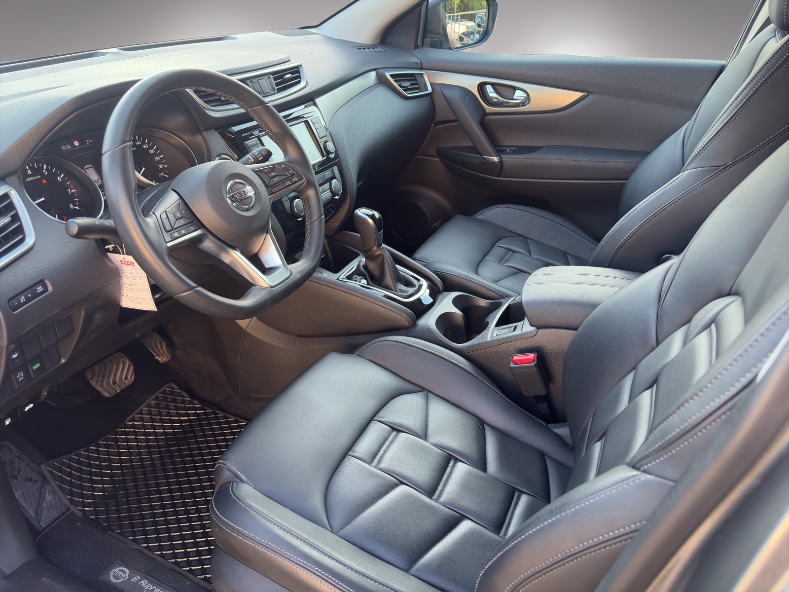 NISSAN Qashqai 1.3 DIG-T 158 Akari-image-5