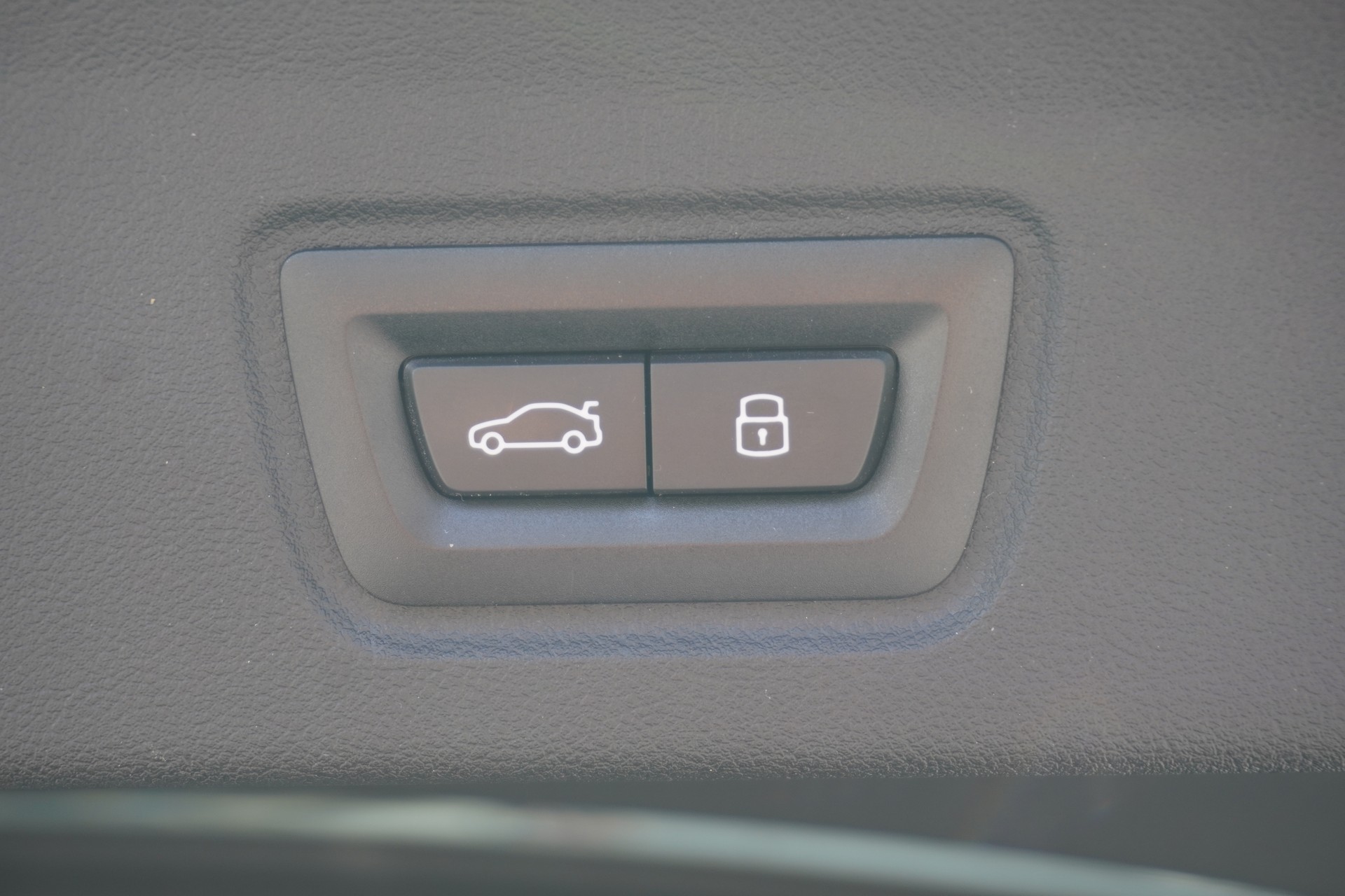 BMW i4 eDrive 40 M Sport-image-12