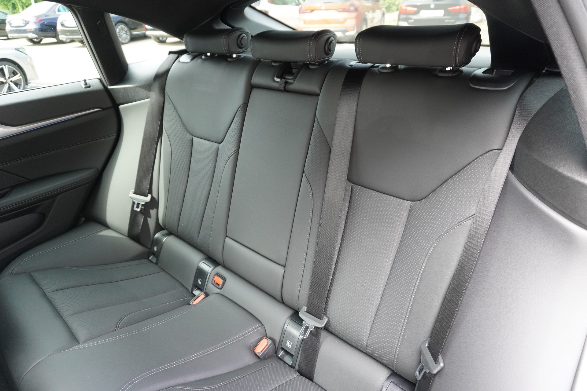BMW i4 eDrive 40 M Sport-image-14