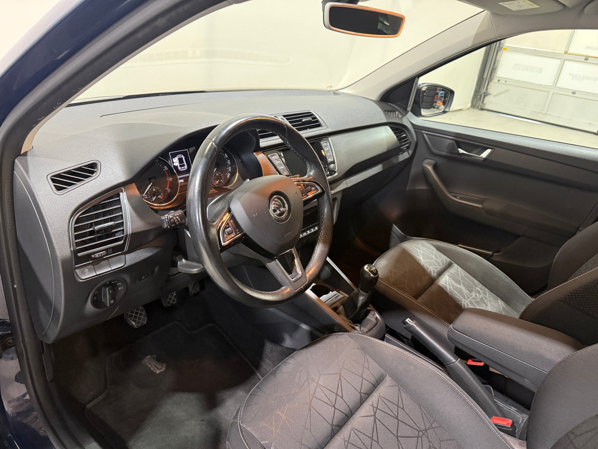 SKODA Fabia 1.0 TSI Ambition-image-11