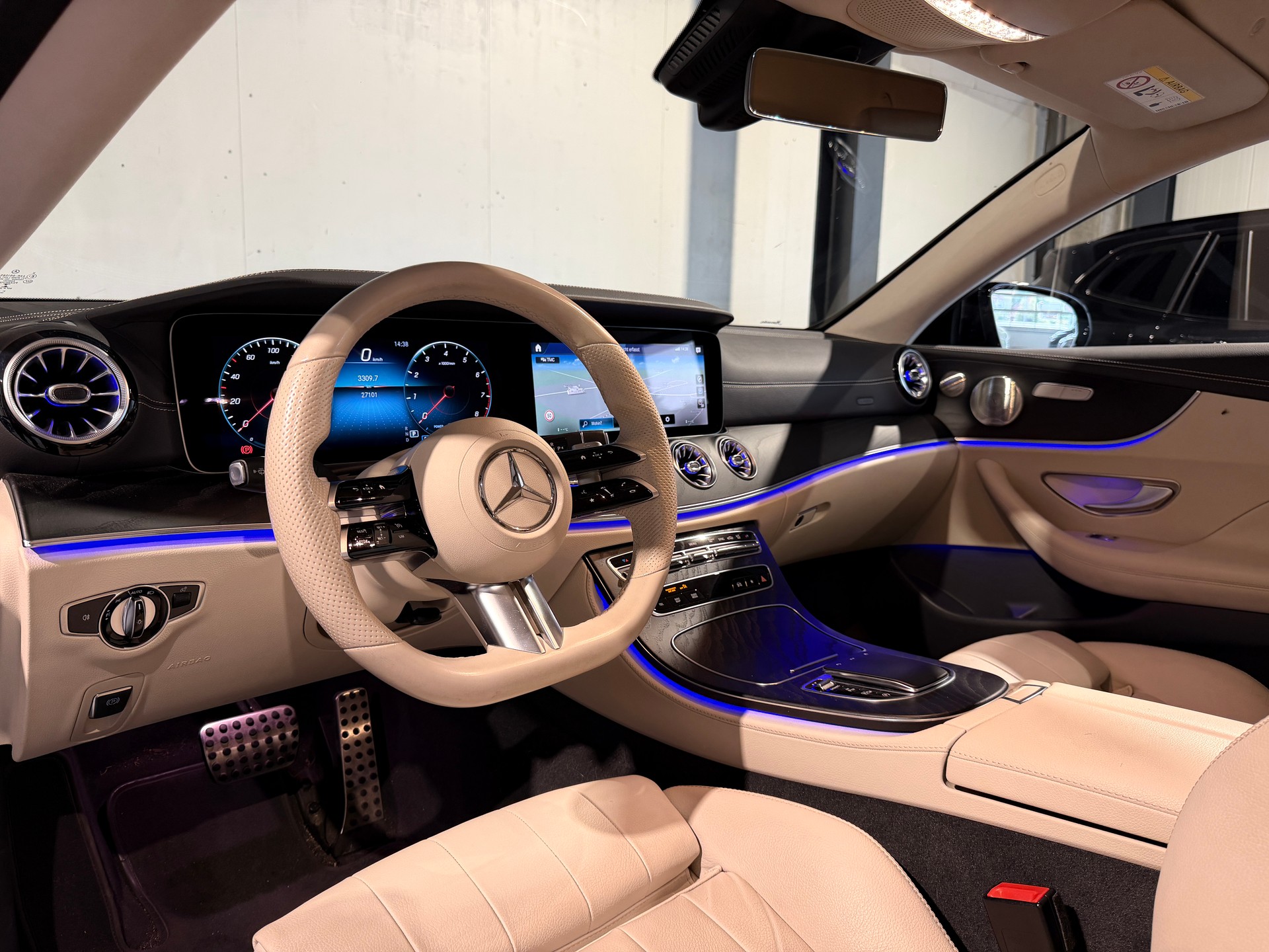 MERCEDES-BENZ E 200 Coupé 4Matic AMG Line 9G-Tronic-image-8