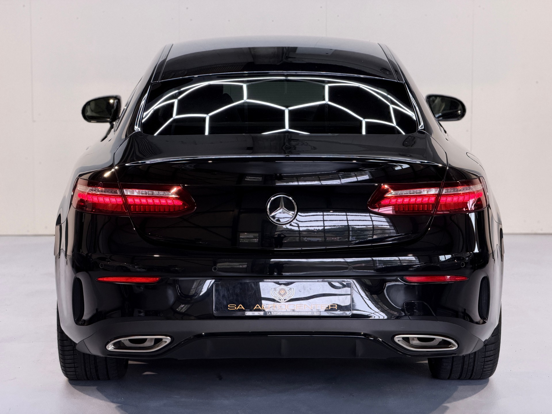 MERCEDES-BENZ E 200 Coupé 4Matic AMG Line 9G-Tronic-image-7