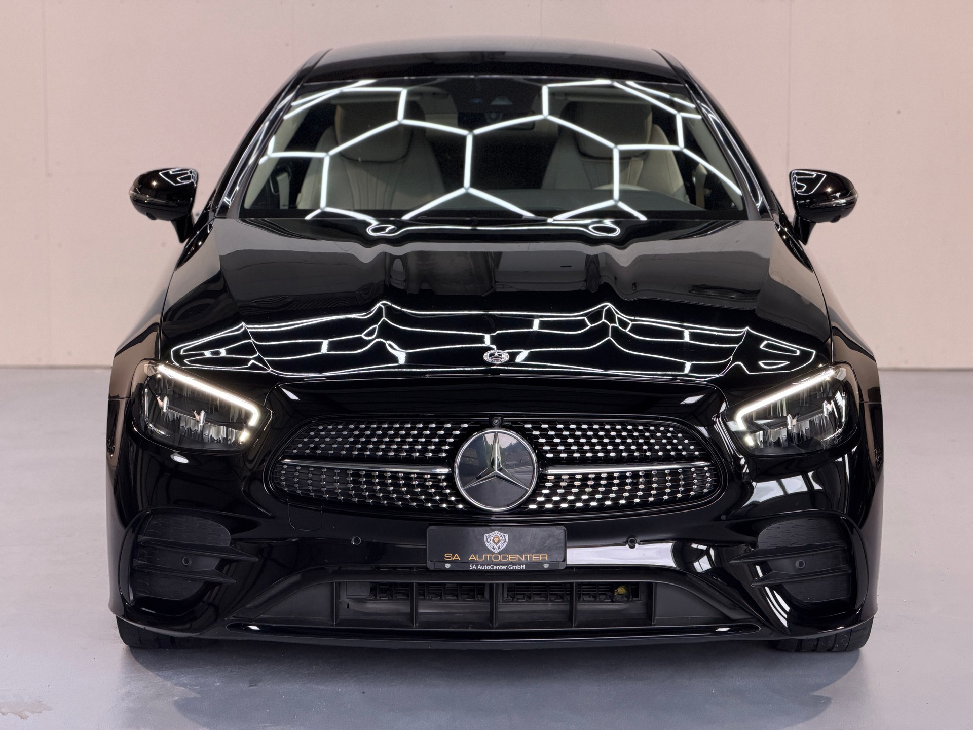 MERCEDES-BENZ E 200 Coupé 4Matic AMG Line 9G-Tronic-image-2