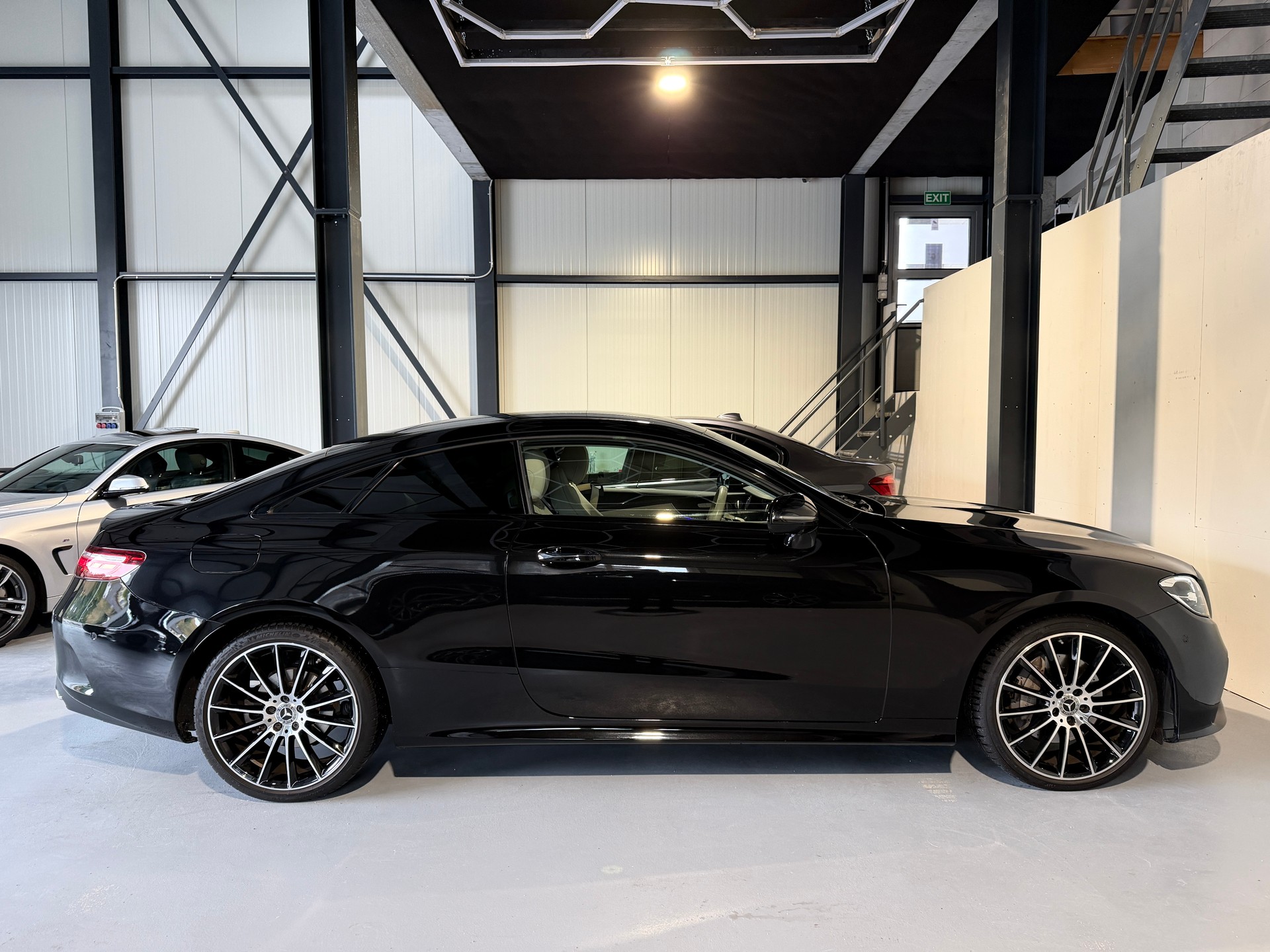 MERCEDES-BENZ E 200 Coupé 4Matic AMG Line 9G-Tronic-image-4