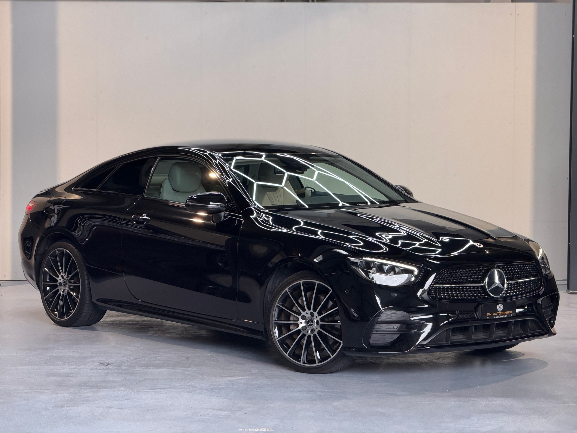 MERCEDES-BENZ E 200 Coupé 4Matic AMG Line 9G-Tronic-image-1