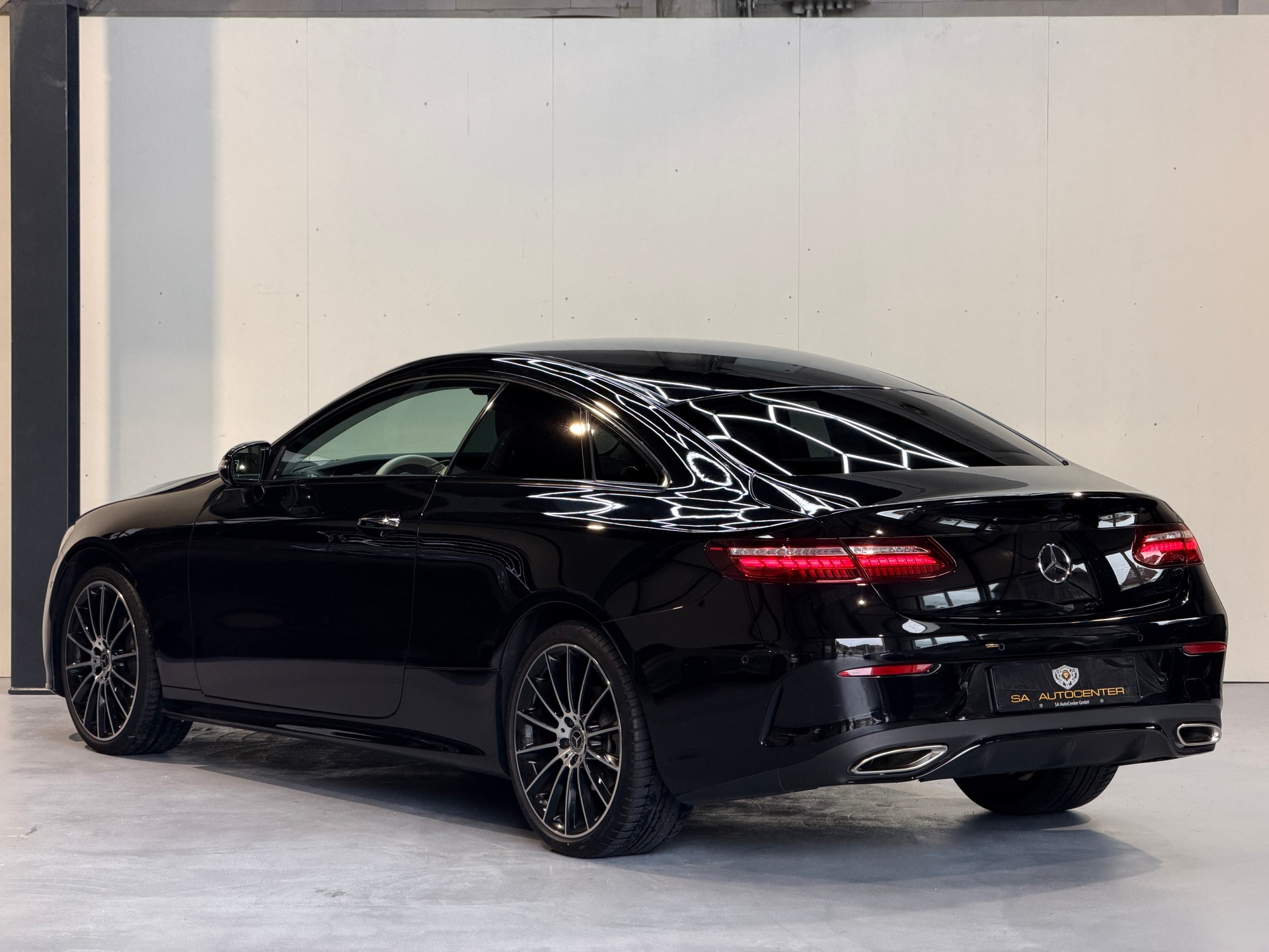 MERCEDES-BENZ E 200 Coupé 4Matic AMG Line 9G-Tronic-image-6