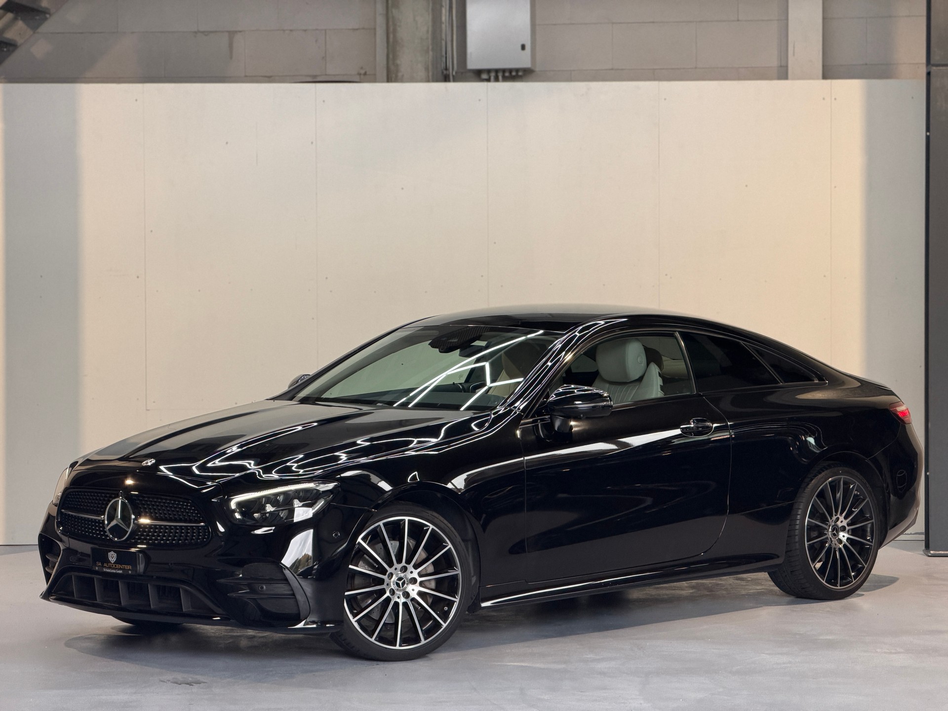 MERCEDES-BENZ E 200 Coupé 4Matic AMG Line 9G-Tronic-image-0
