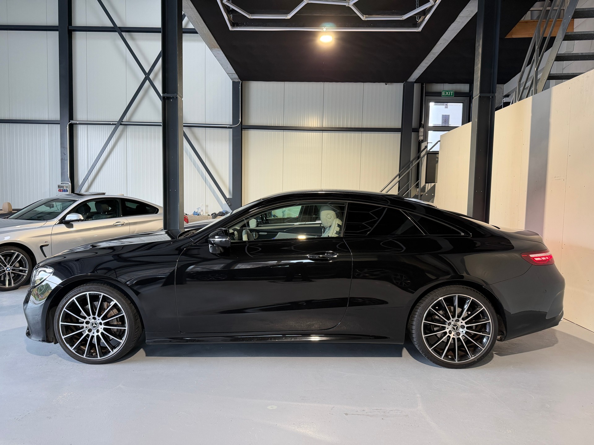 MERCEDES-BENZ E 200 Coupé 4Matic AMG Line 9G-Tronic-image-3