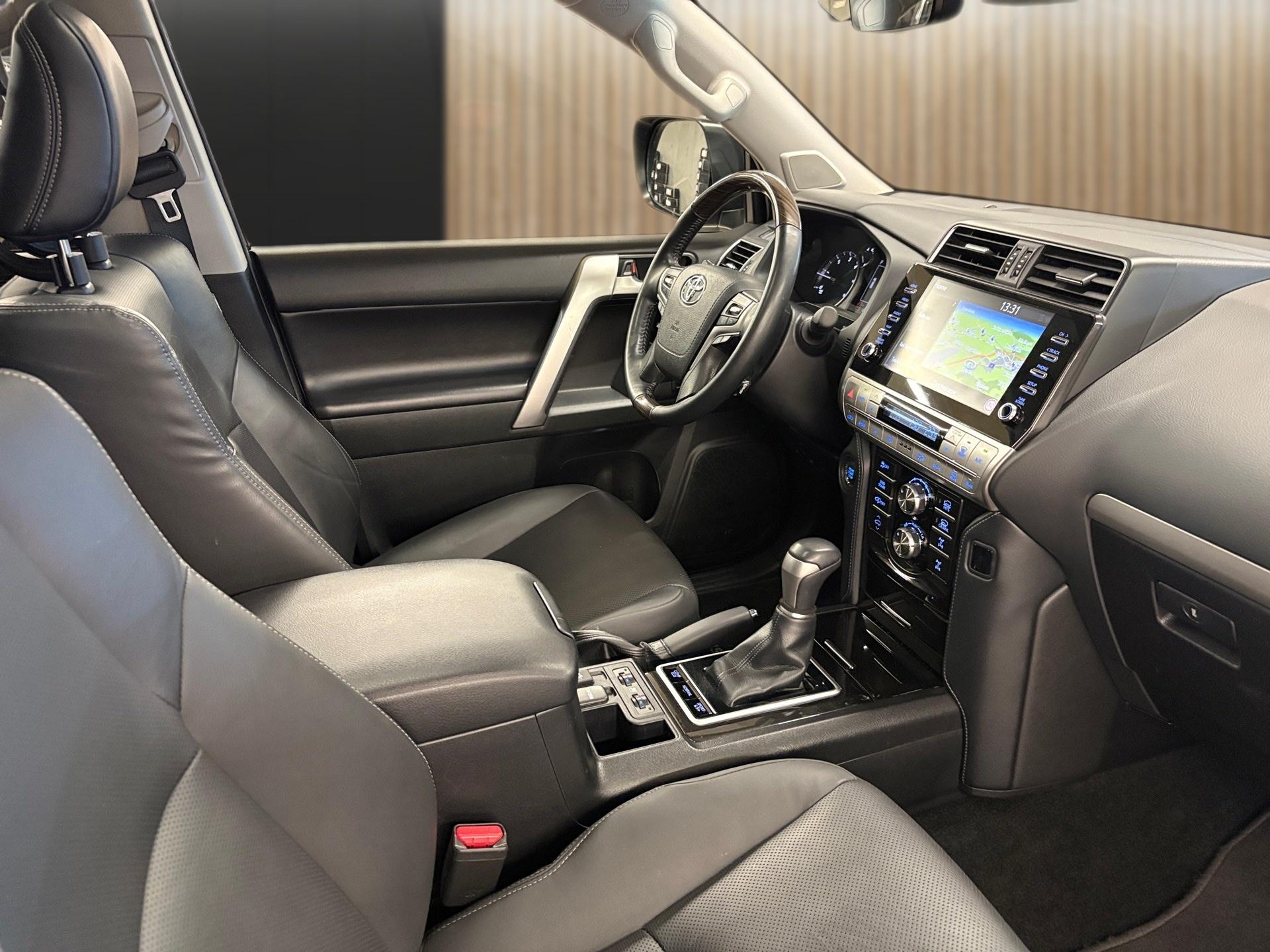 TOYOTA Land Cruiser 2.8TD Invincible Automat-image-15
