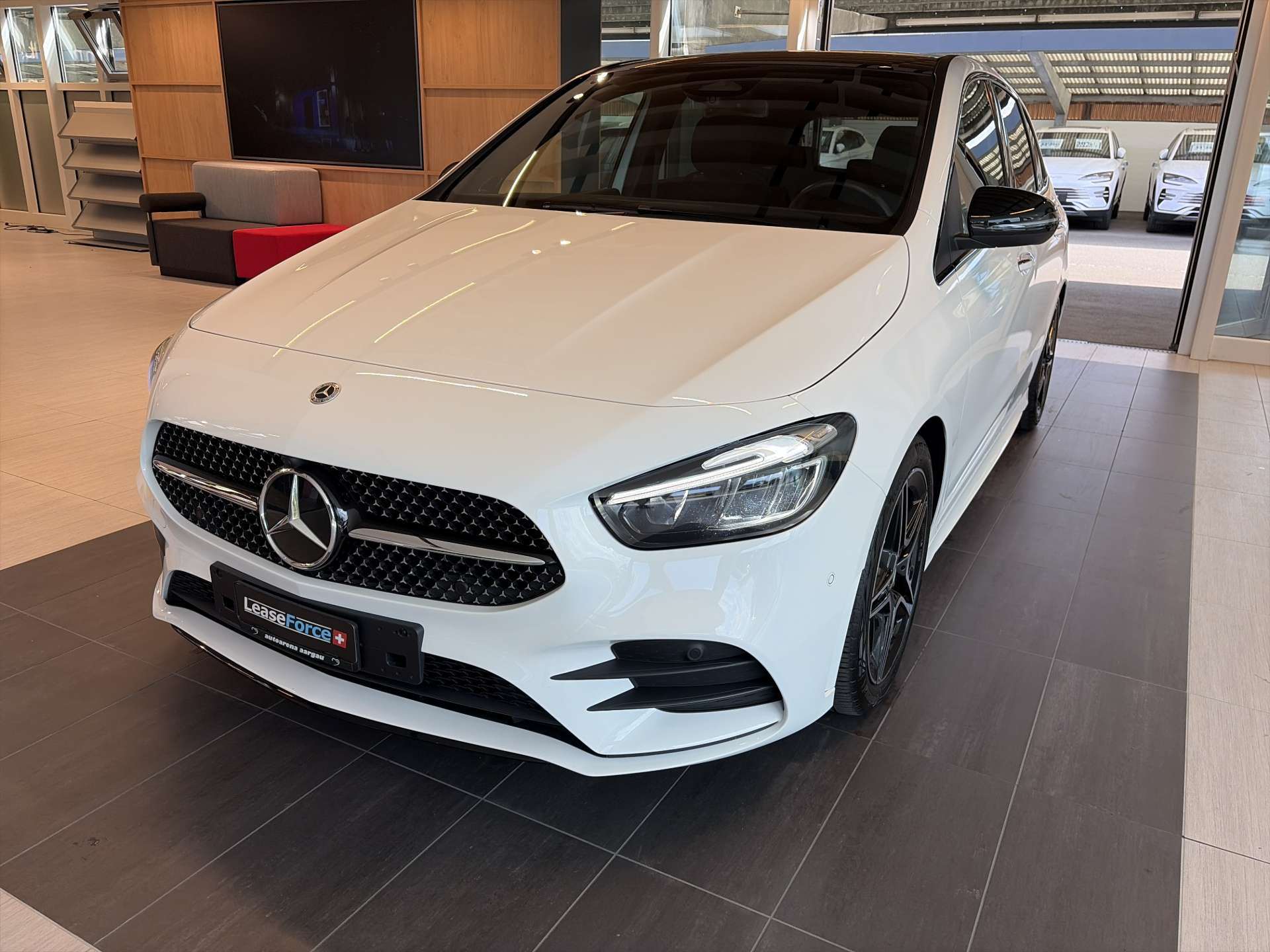 MERCEDES-BENZ B 250 4Matic AMG Line DCT-Automat-image-0
