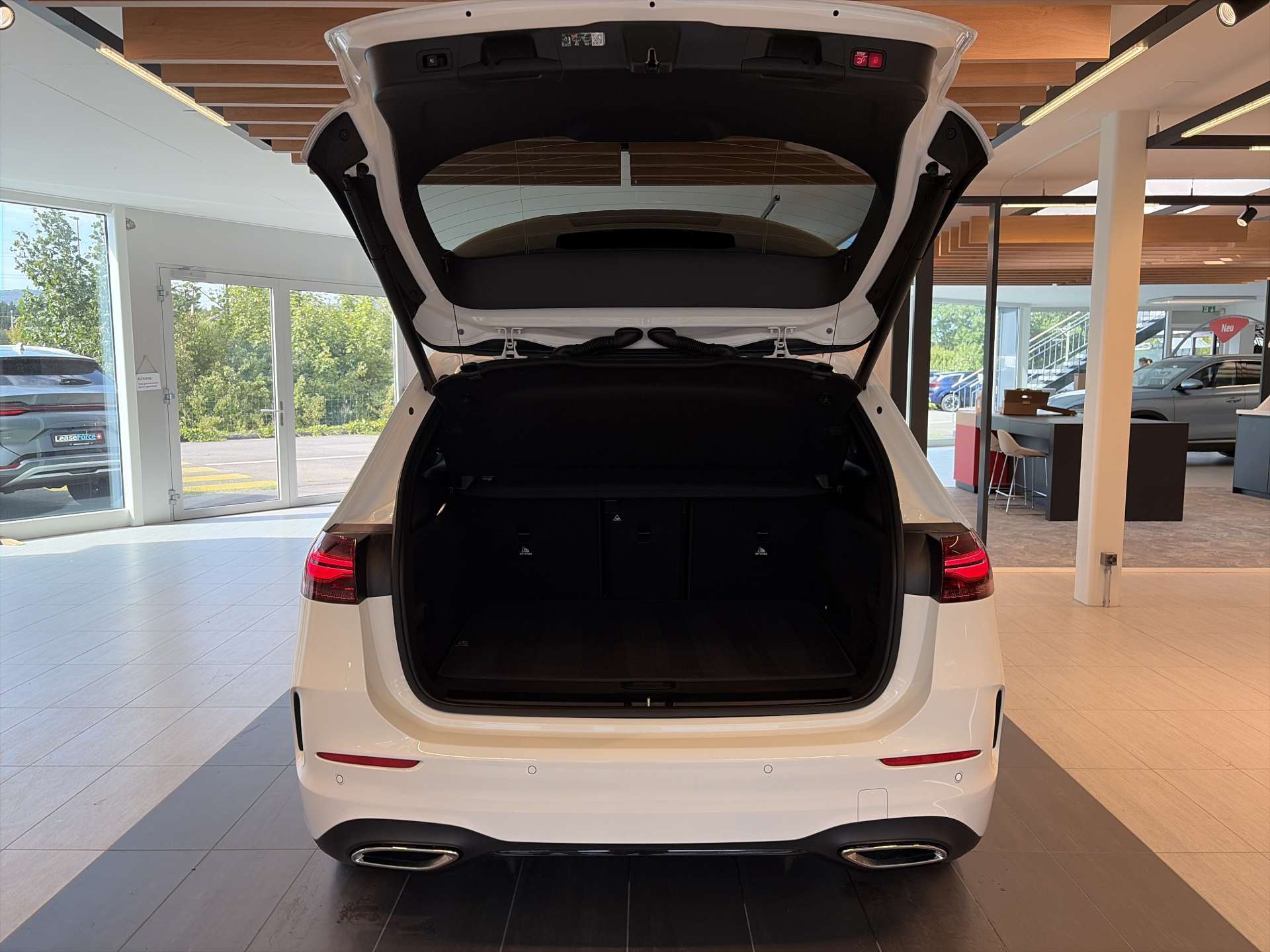 MERCEDES-BENZ B 250 4Matic AMG Line DCT-Automat-image-7