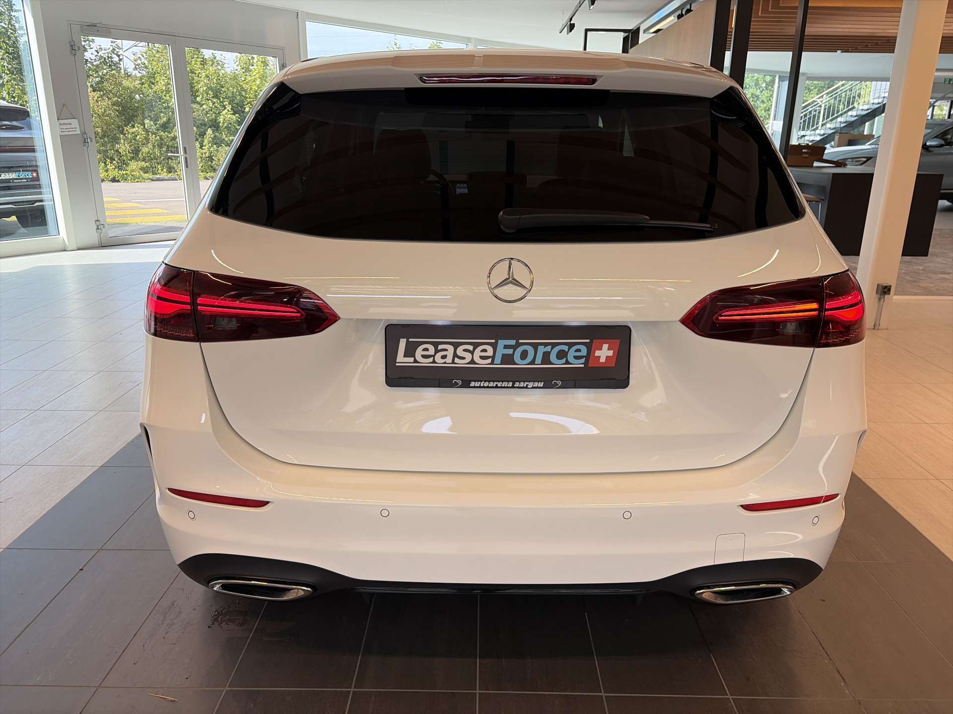 MERCEDES-BENZ B 250 4Matic AMG Line DCT-Automat-image-12