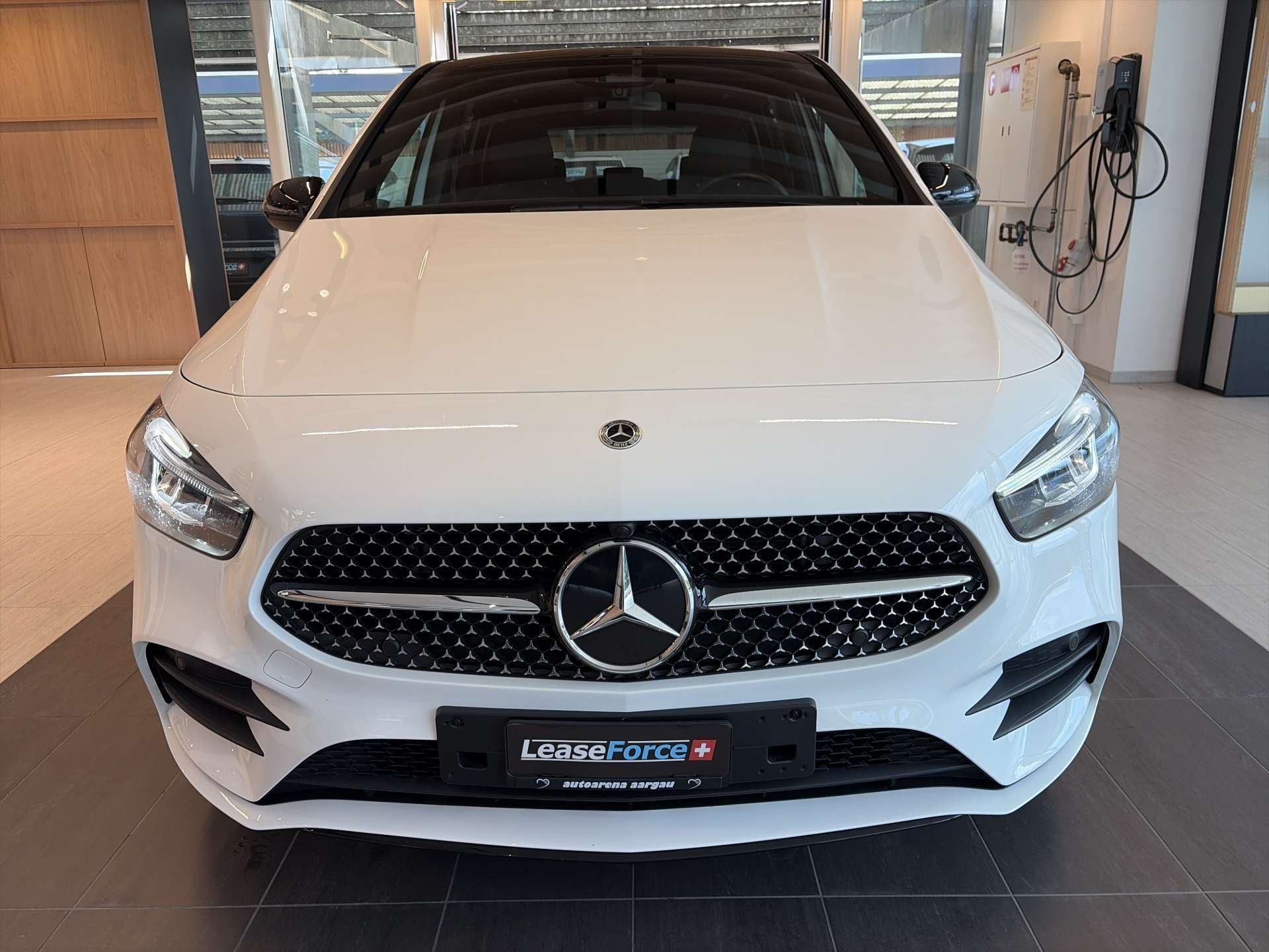 MERCEDES-BENZ B 250 4Matic AMG Line DCT-Automat-image-10
