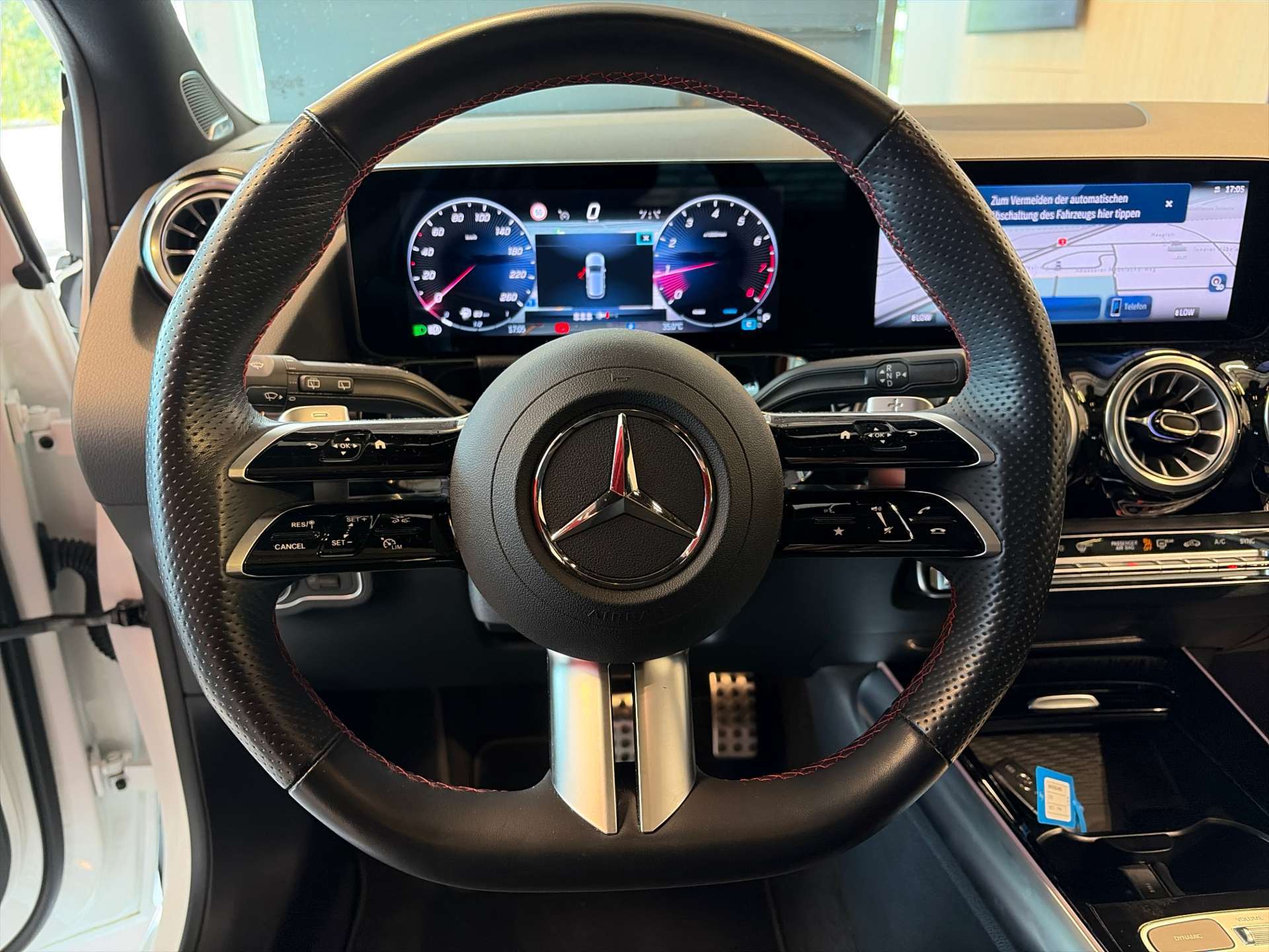 MERCEDES-BENZ B 250 4Matic AMG Line DCT-Automat-image-15