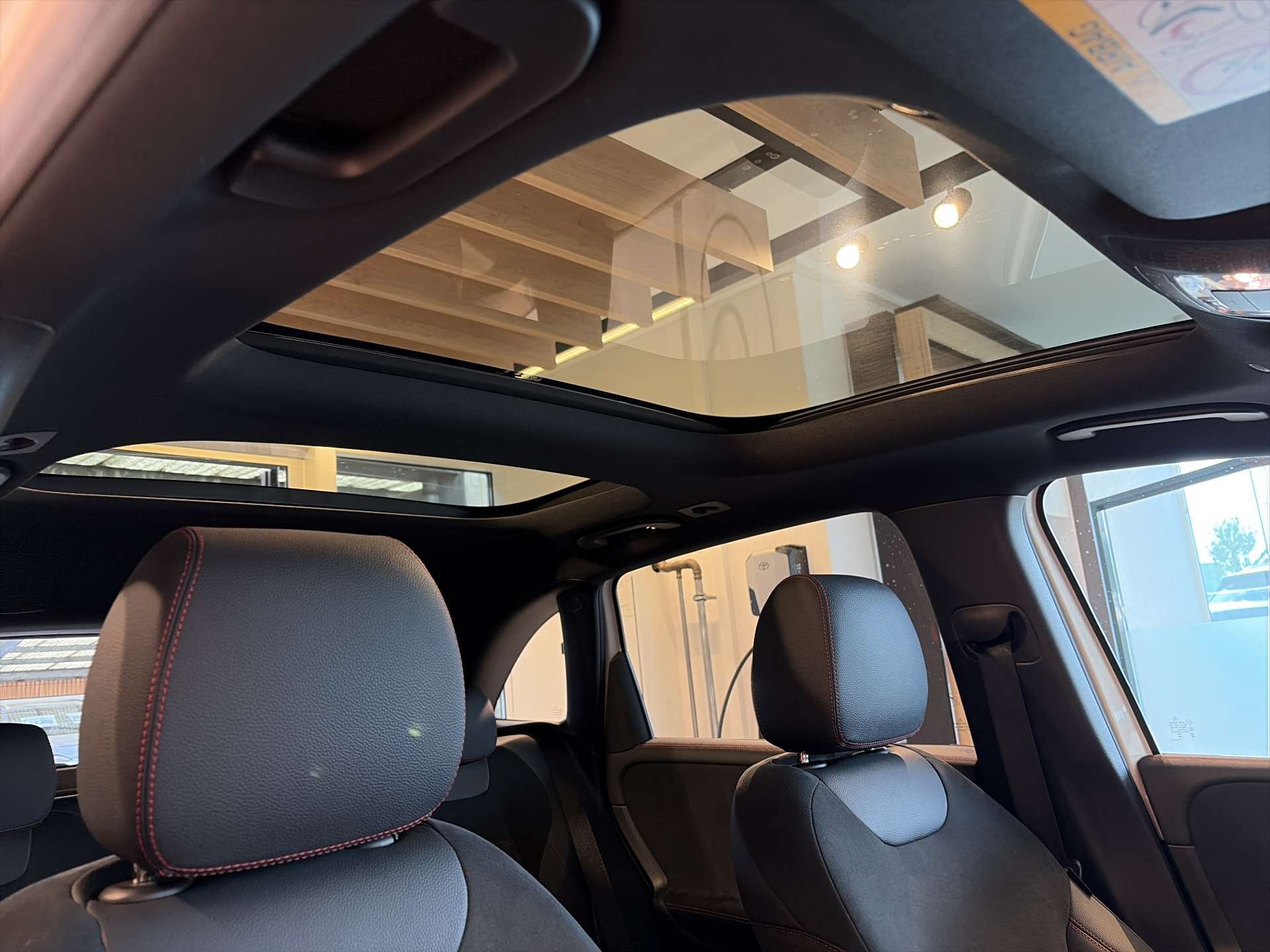 MERCEDES-BENZ B 250 4Matic AMG Line DCT-Automat-image-14