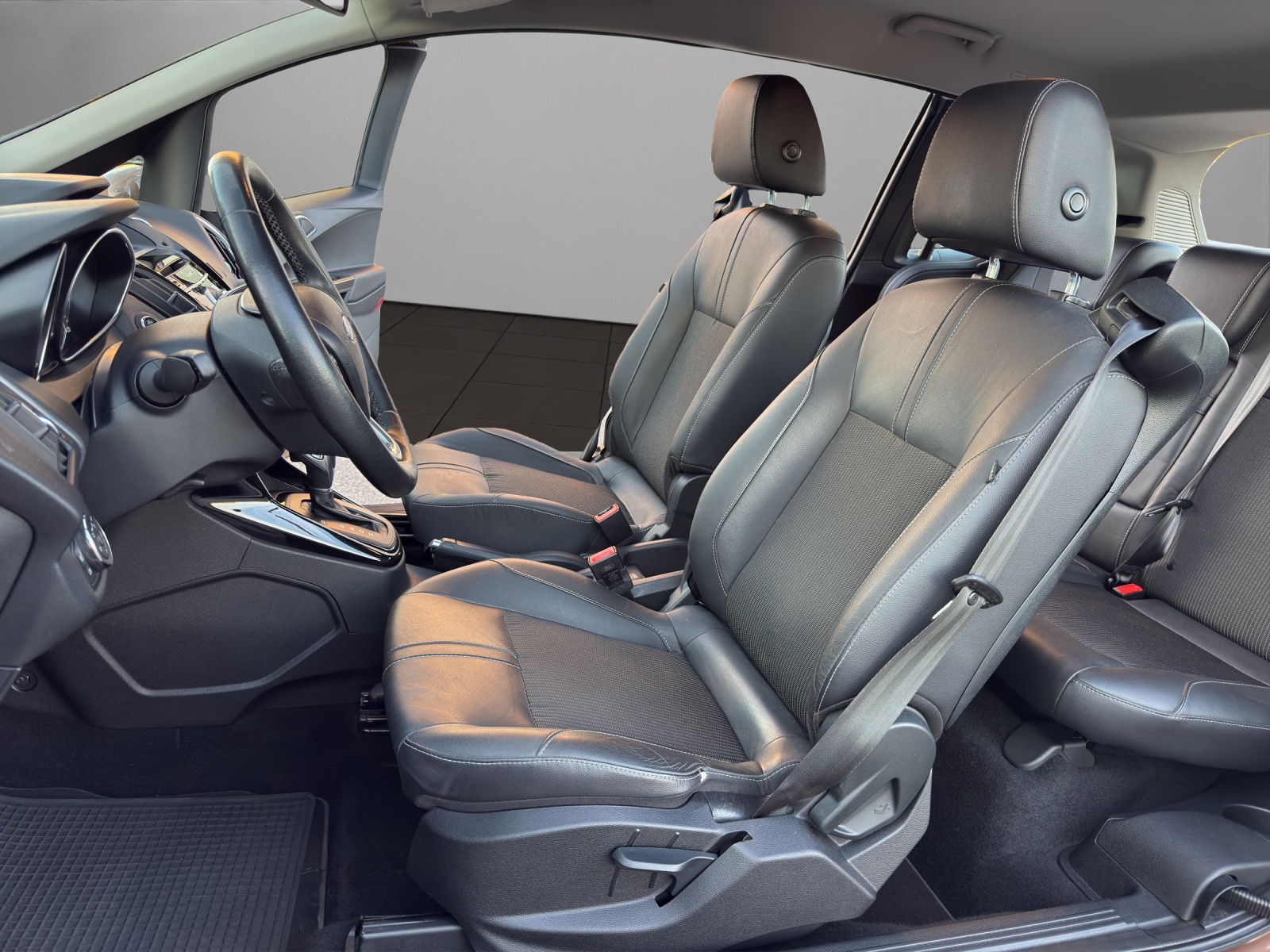 FORD B-Max 1.6 Ti-VCT Trend PowerShift-image-8