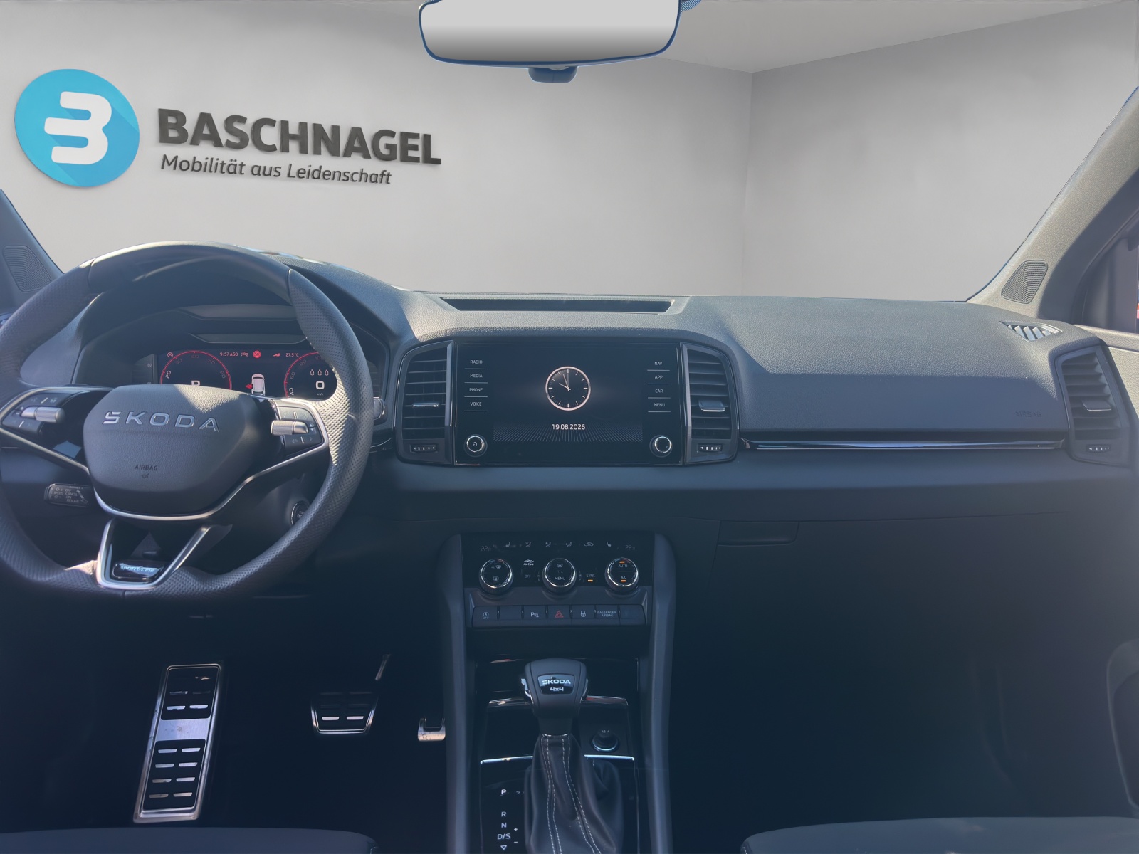 SKODA Karoq 2.0 TSI SportLine 4x4 DSG-image-4