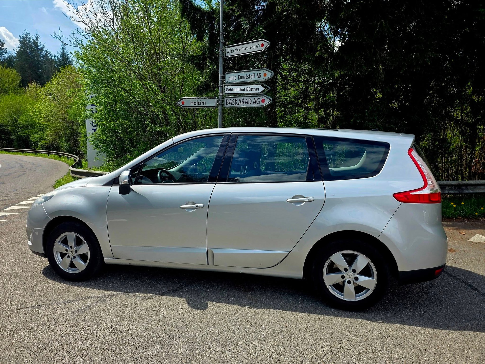 RENAULT Grand Scénic 1.4 16V Turbo Privilège-image-10