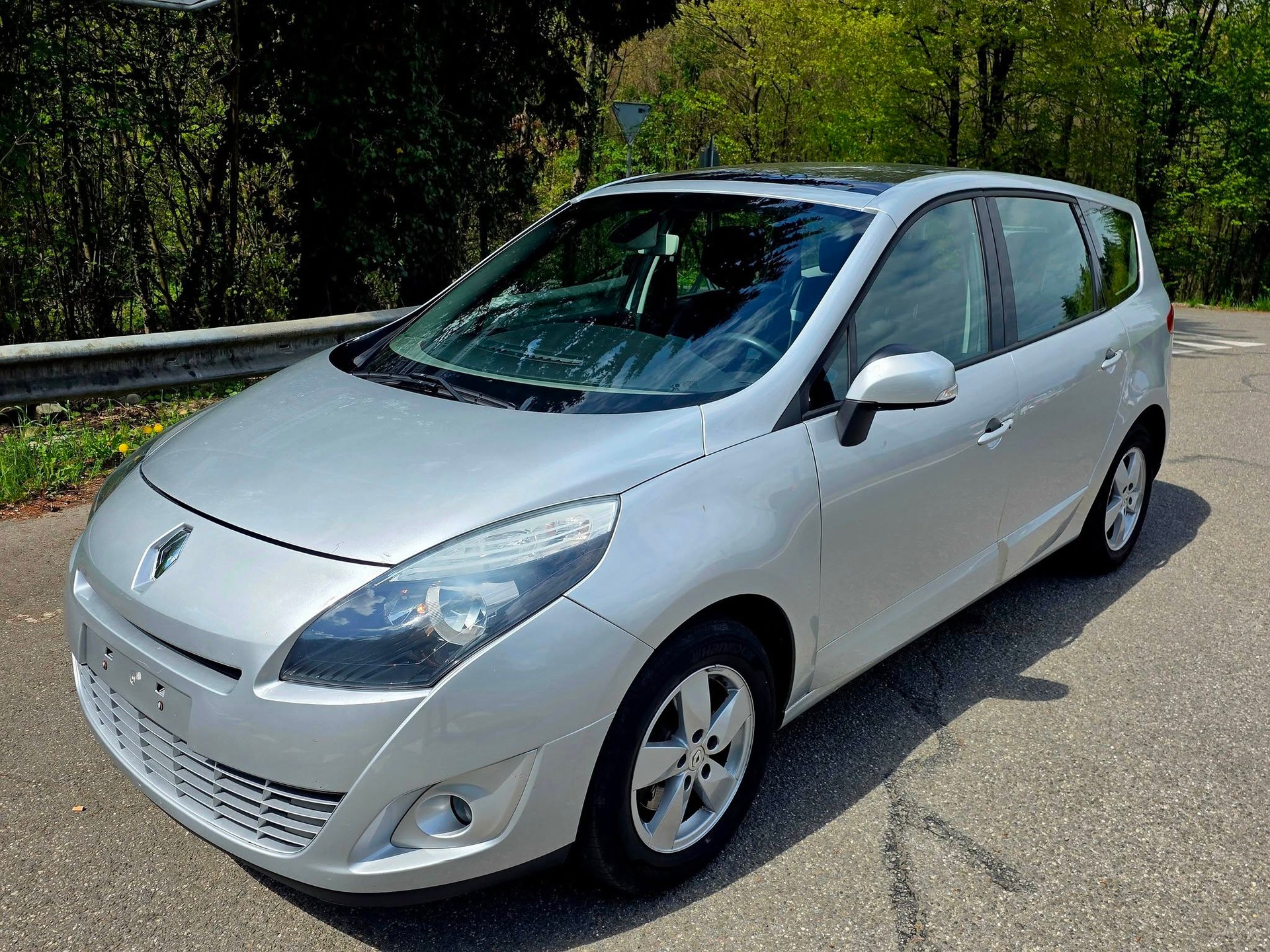 RENAULT Grand Scénic 1.4 16V Turbo Privilège-image-8