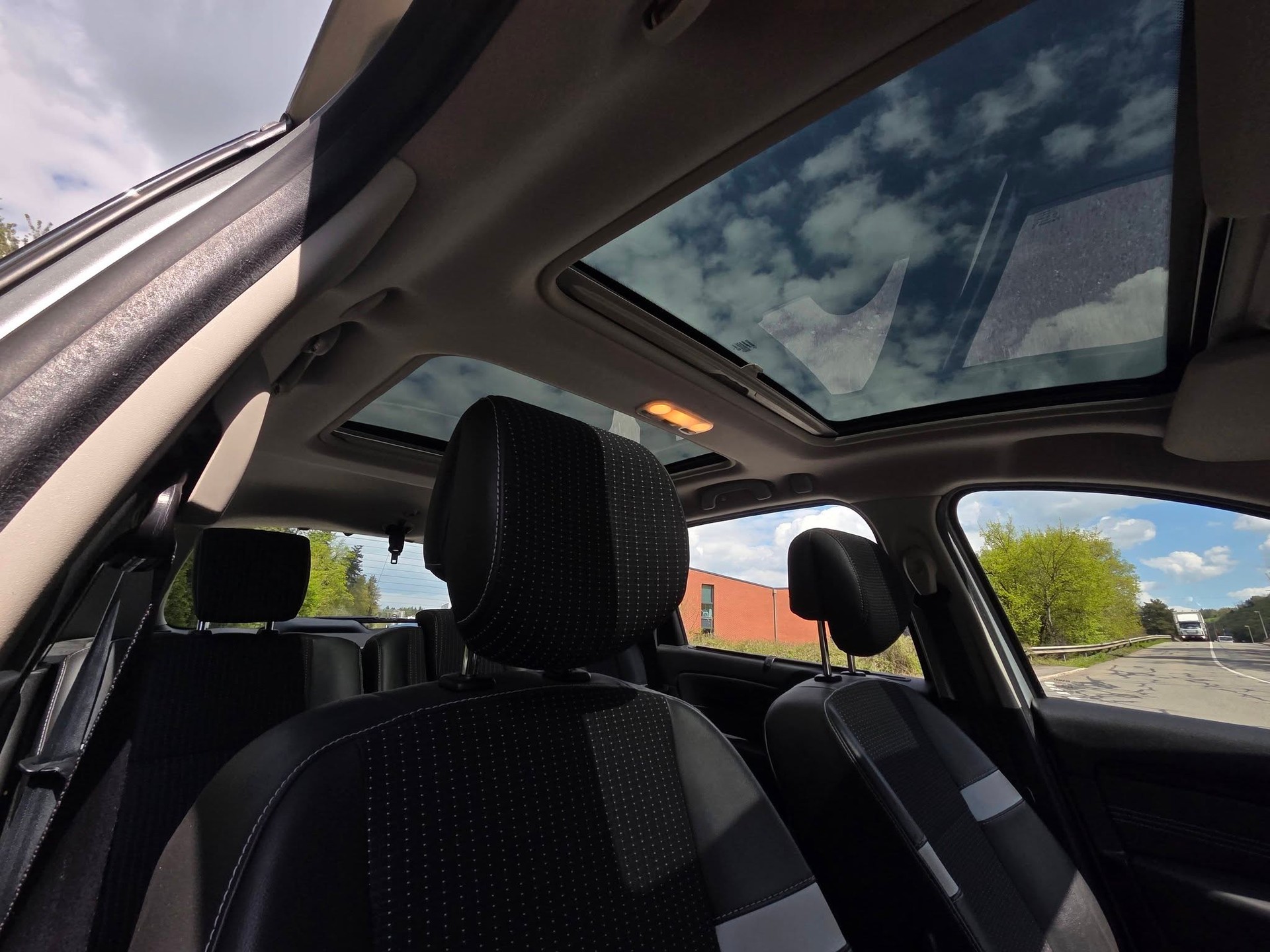 RENAULT Grand Scénic 1.4 16V Turbo Privilège-image-9