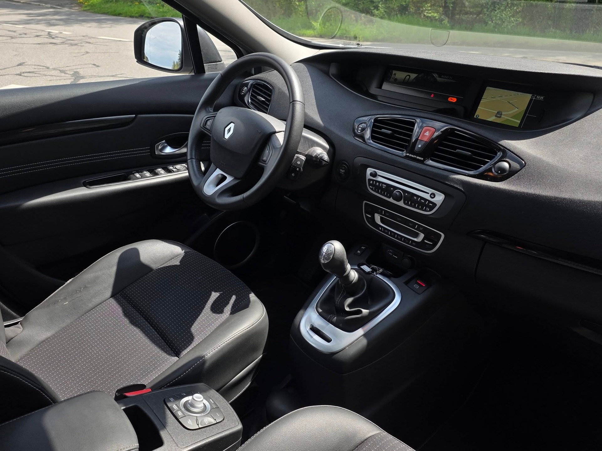 RENAULT Grand Scénic 1.4 16V Turbo Privilège-image-11