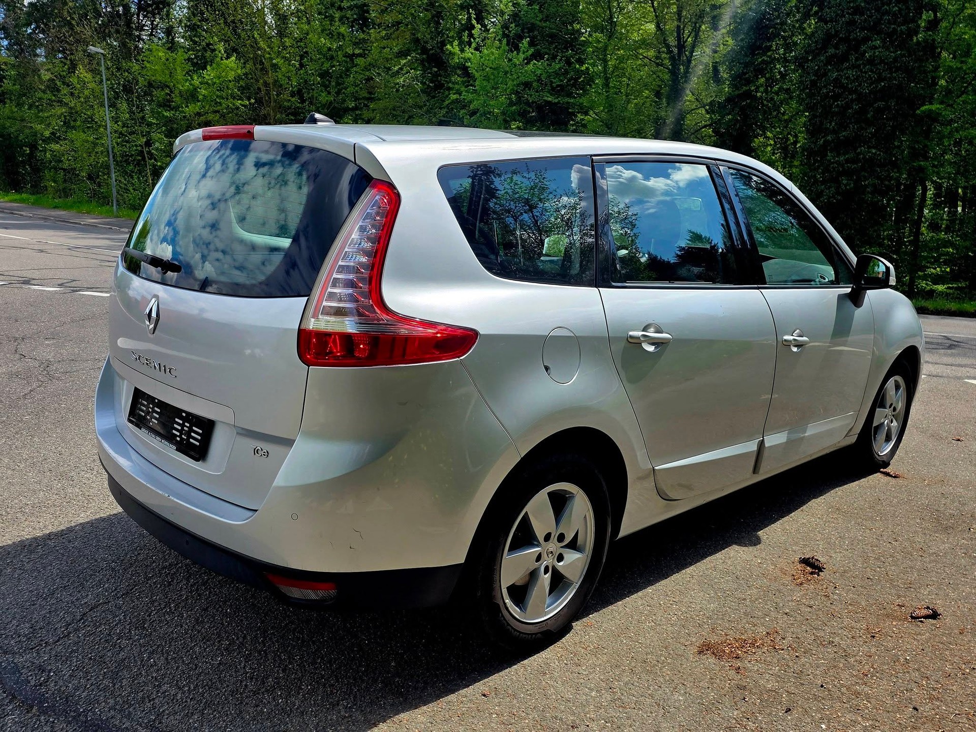 RENAULT Grand Scénic 1.4 16V Turbo Privilège-image-7