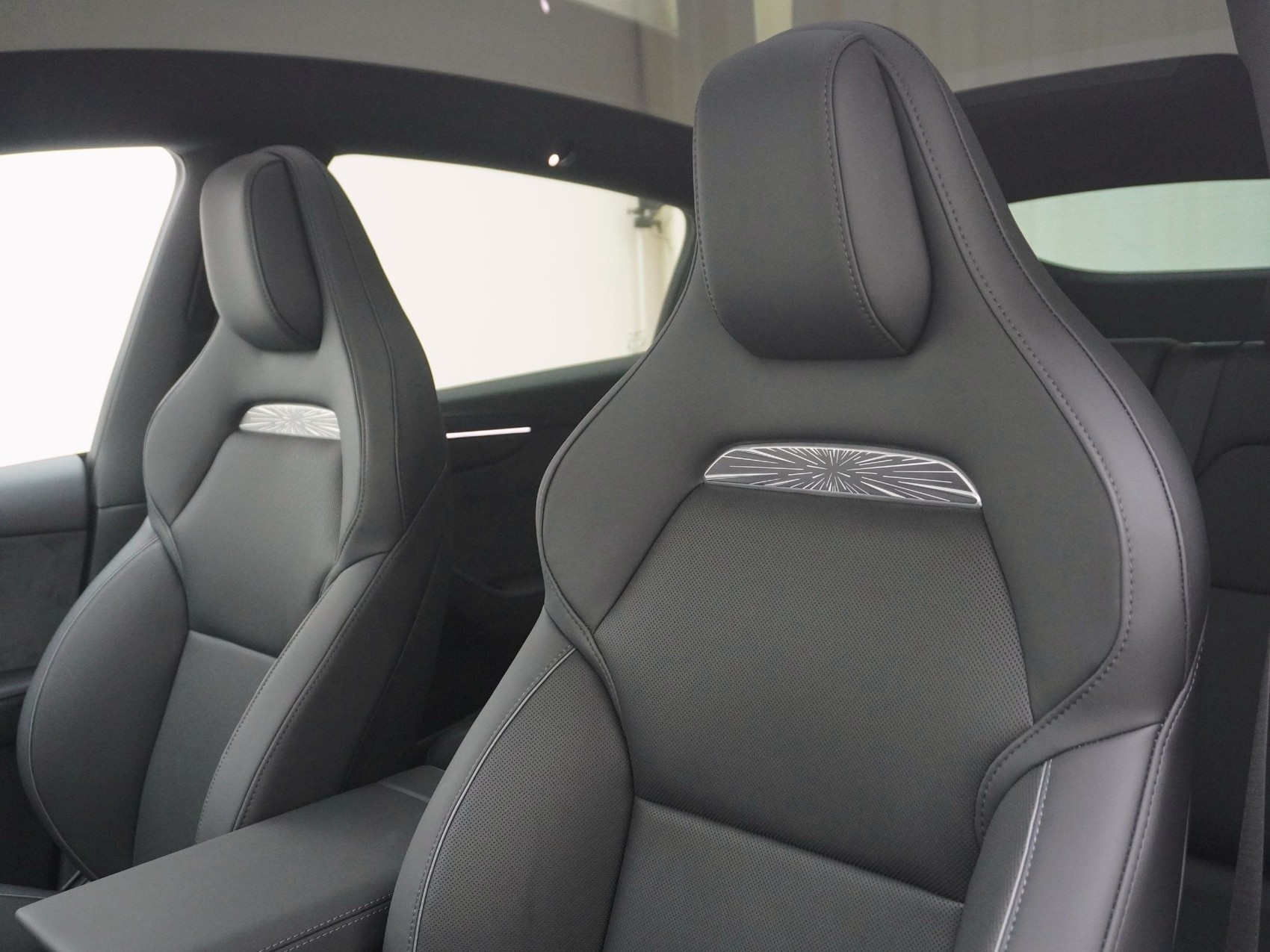 TESLA Model Y Performance AWD-image-15
