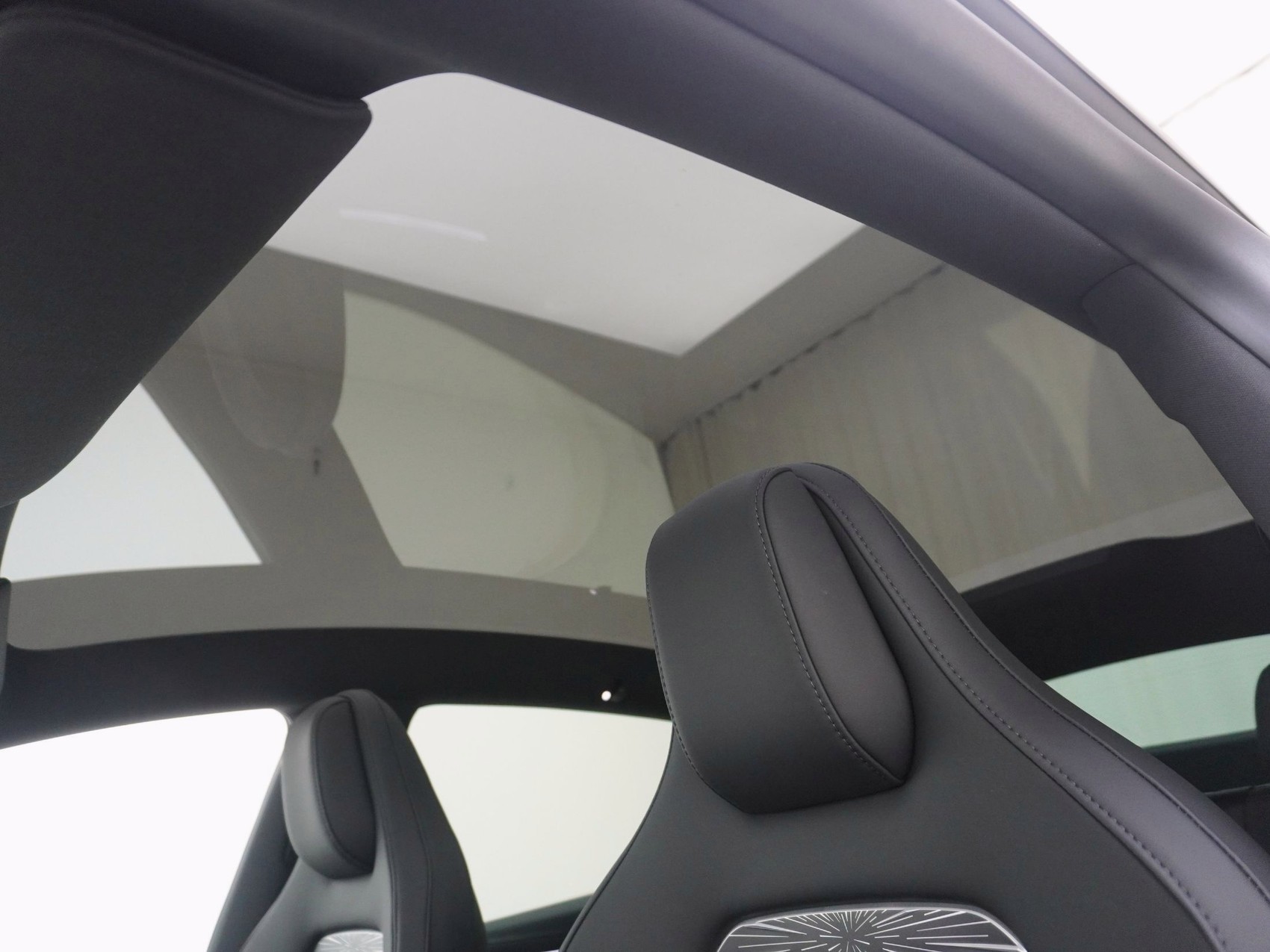 TESLA Model Y Performance AWD-image-28