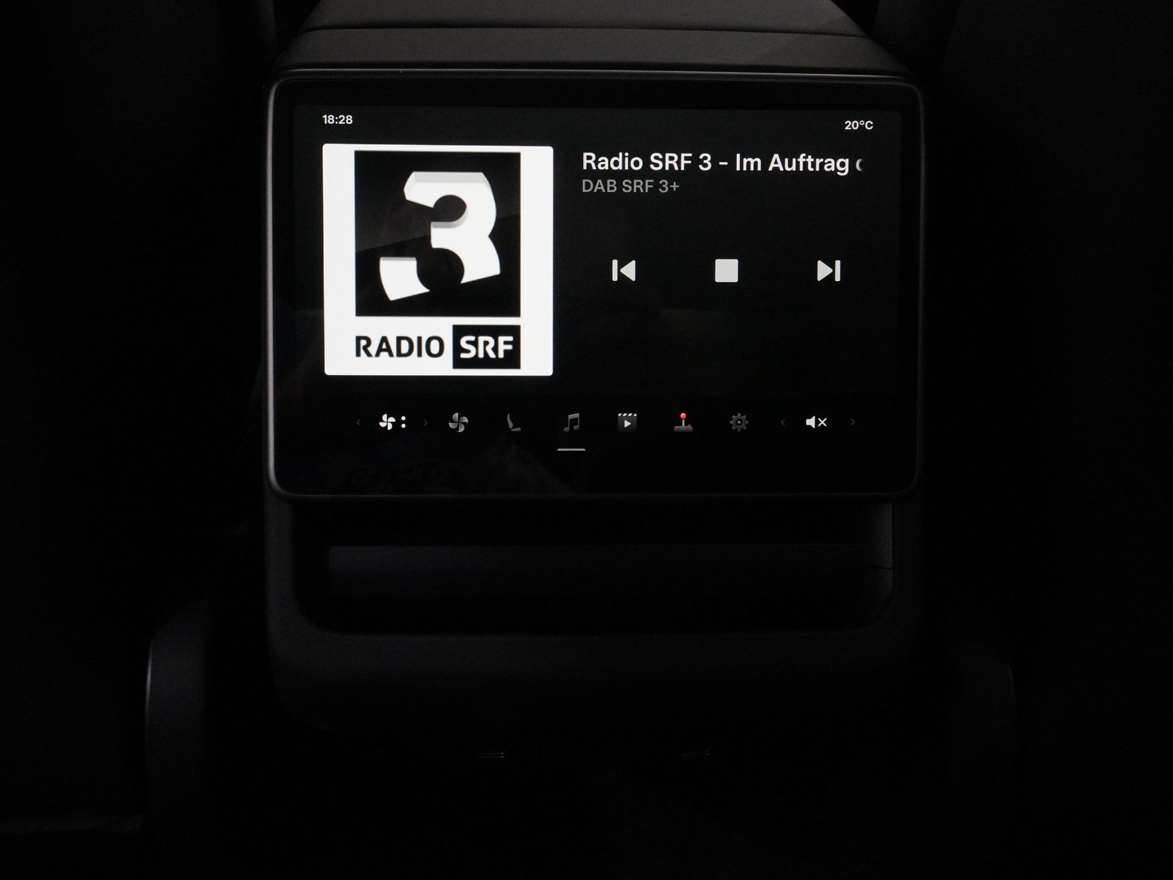 TESLA Model Y Performance AWD-image-24