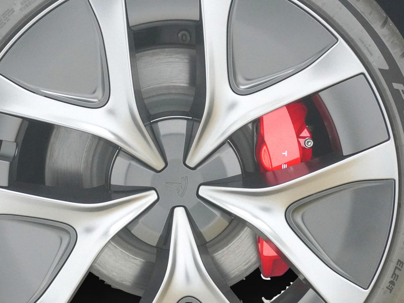TESLA Model Y Performance AWD-image-11