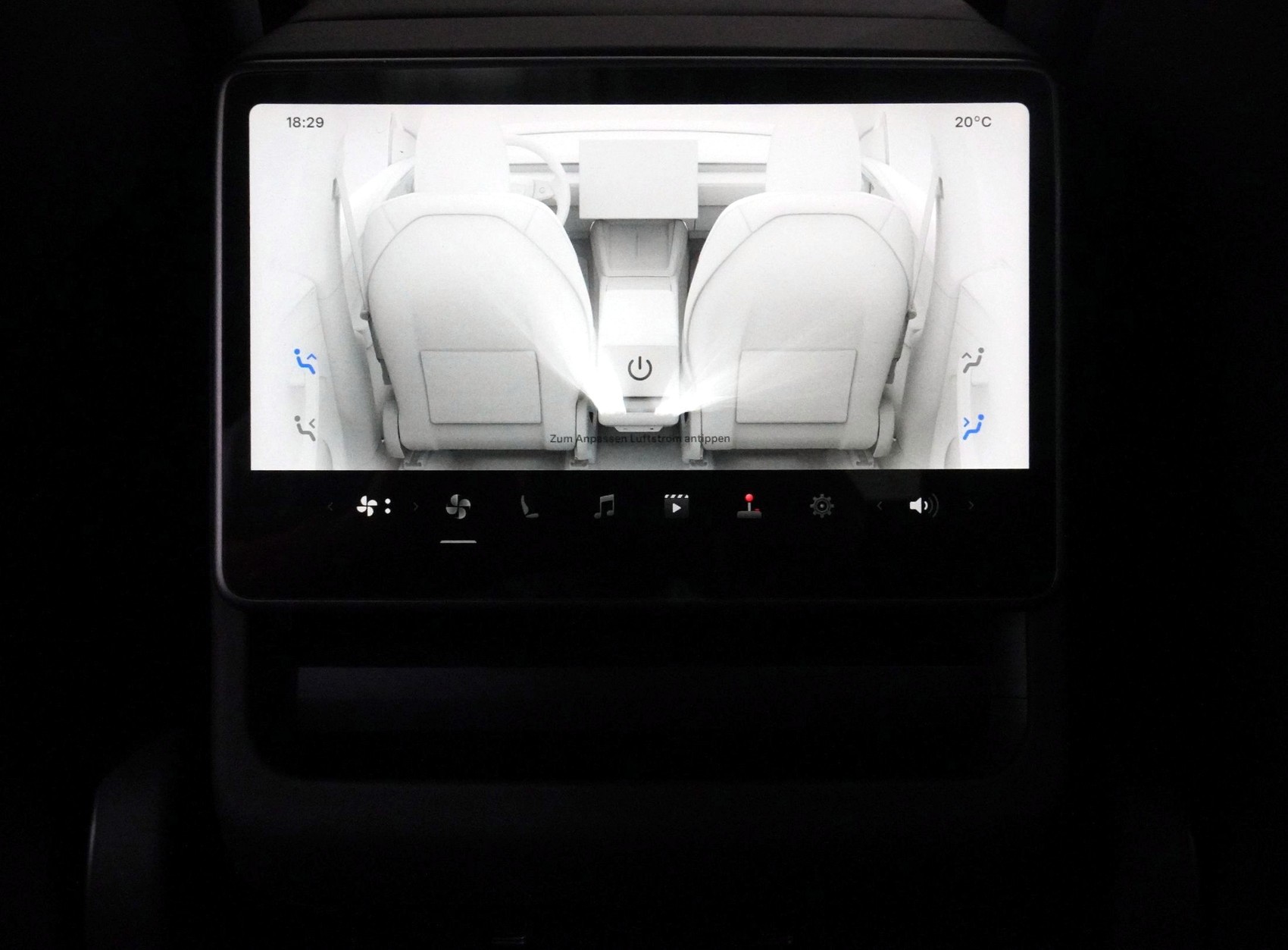 TESLA Model Y Performance AWD-image-25