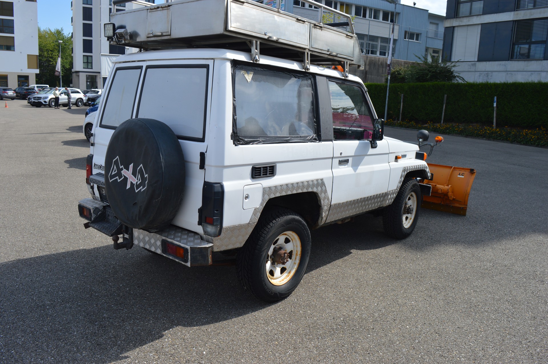 TOYOTA LAND CRUISER-image-4