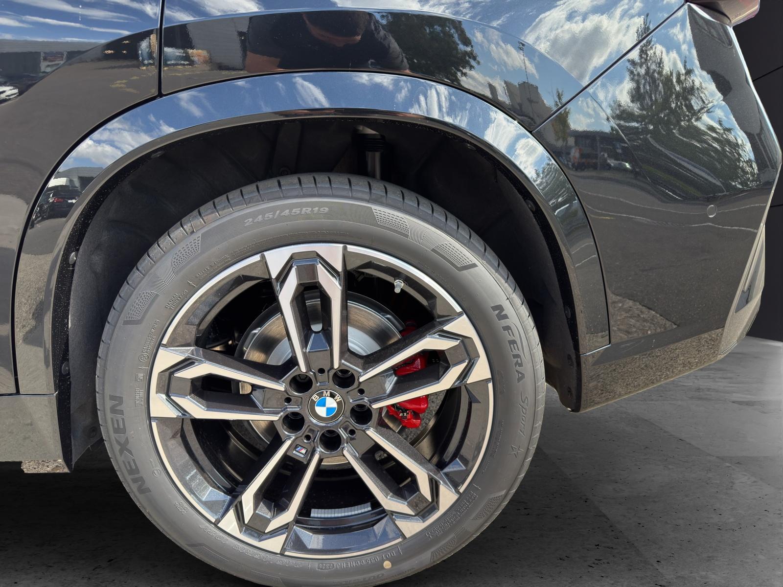 BMW iX1 30 xDrive-image-18