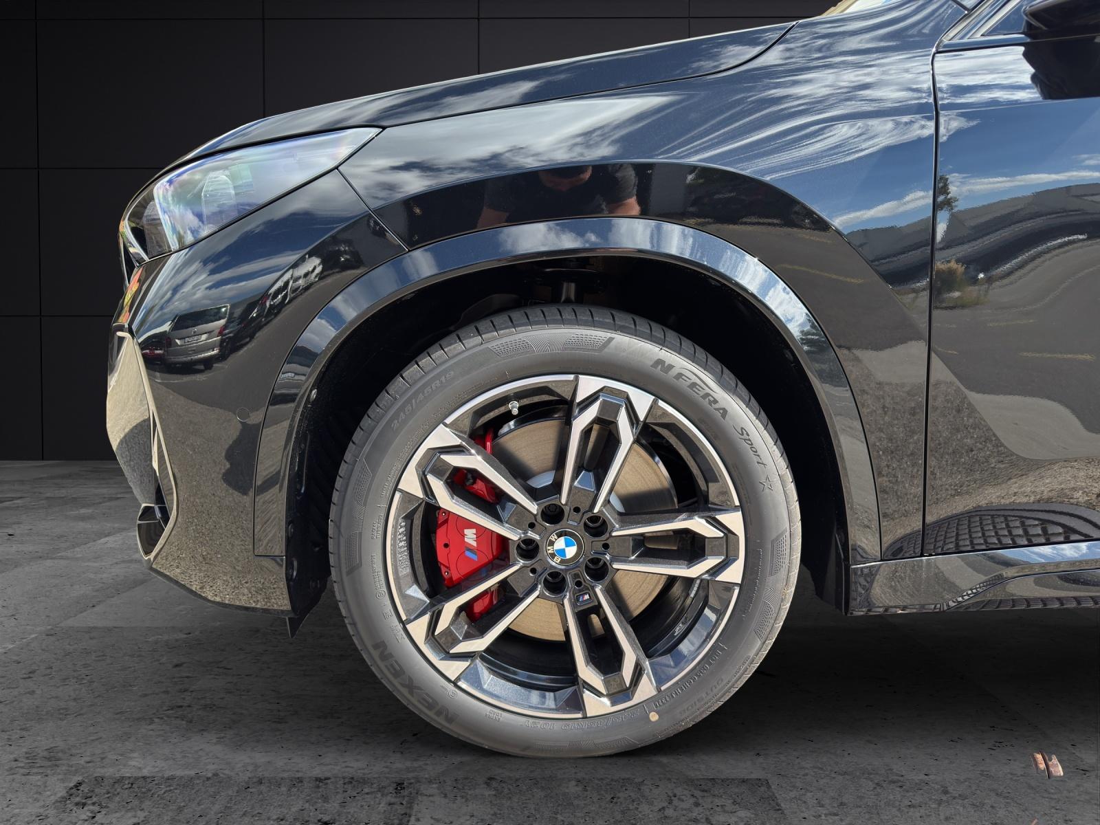 BMW iX1 30 xDrive-image-3