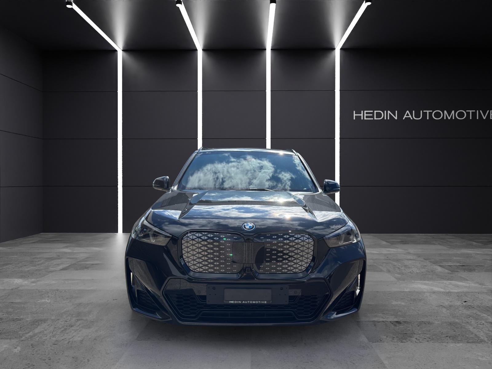 BMW iX1 30 xDrive-image-1