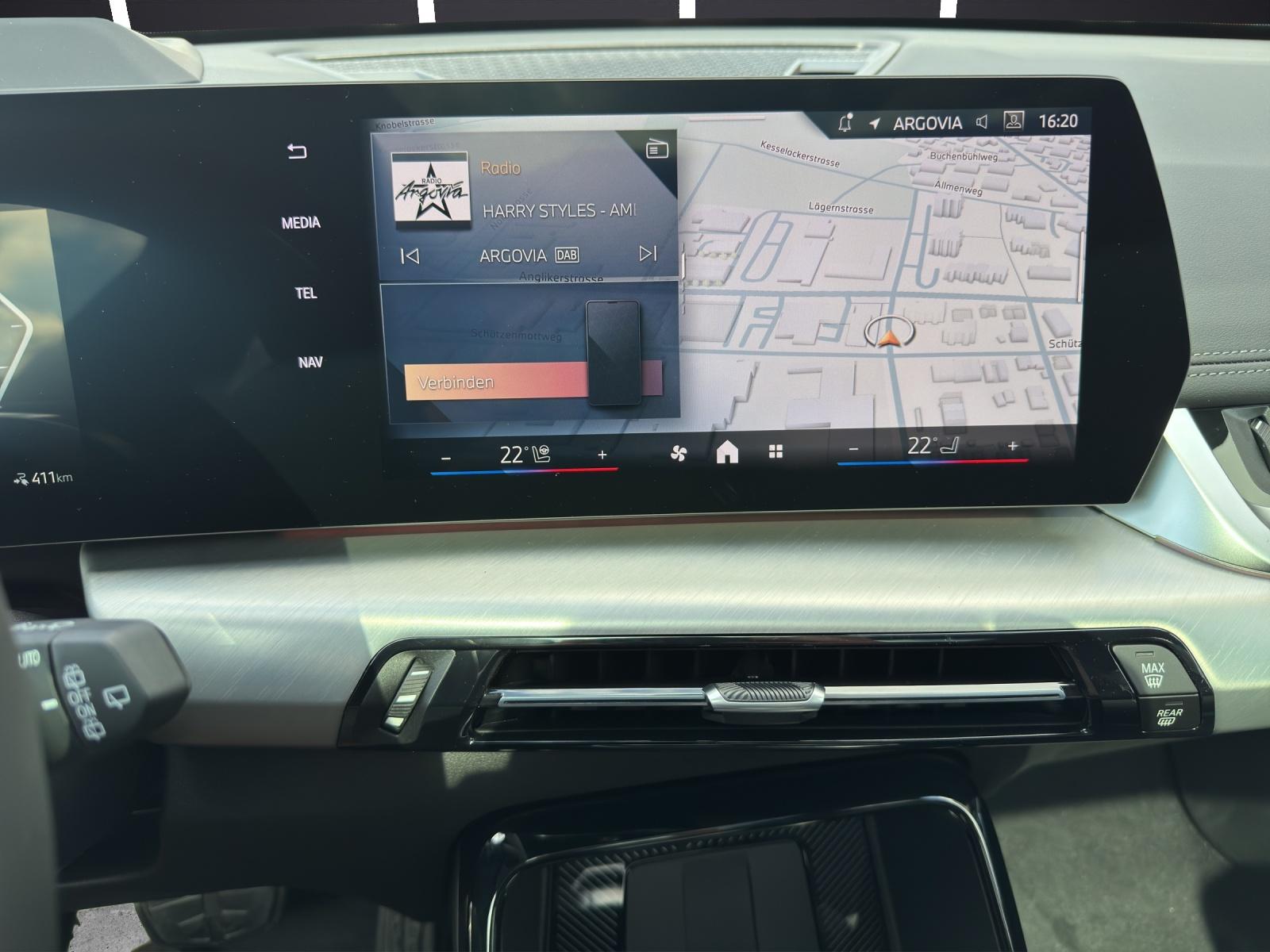 BMW iX1 30 xDrive-image-8