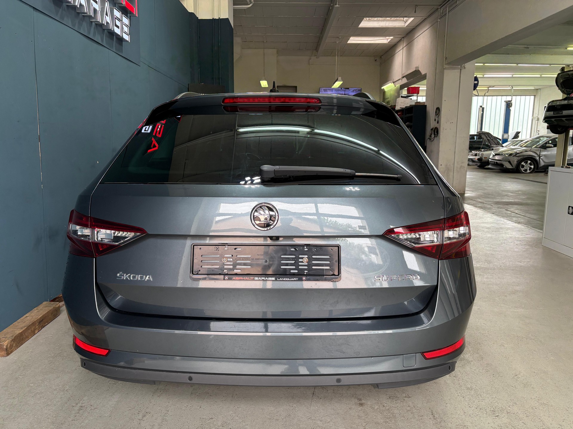 SKODA Superb Combi 1.5 TSI ACT Ambition DSG-image-5