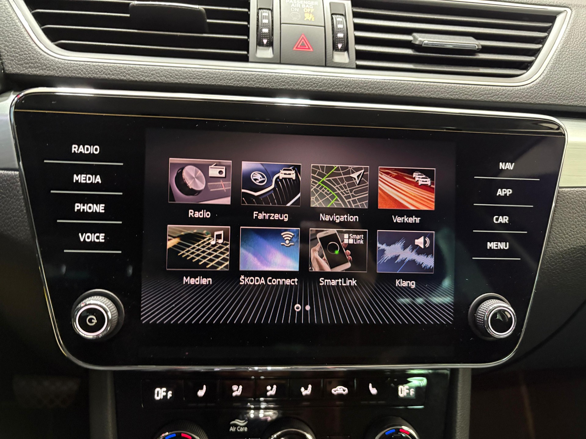 SKODA Superb Combi 1.5 TSI ACT Ambition DSG-image-13