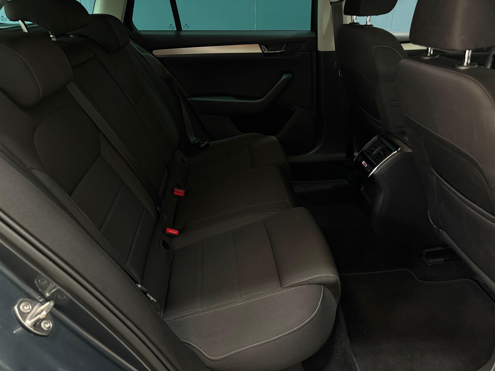 SKODA Superb Combi 1.5 TSI ACT Ambition DSG-image-11