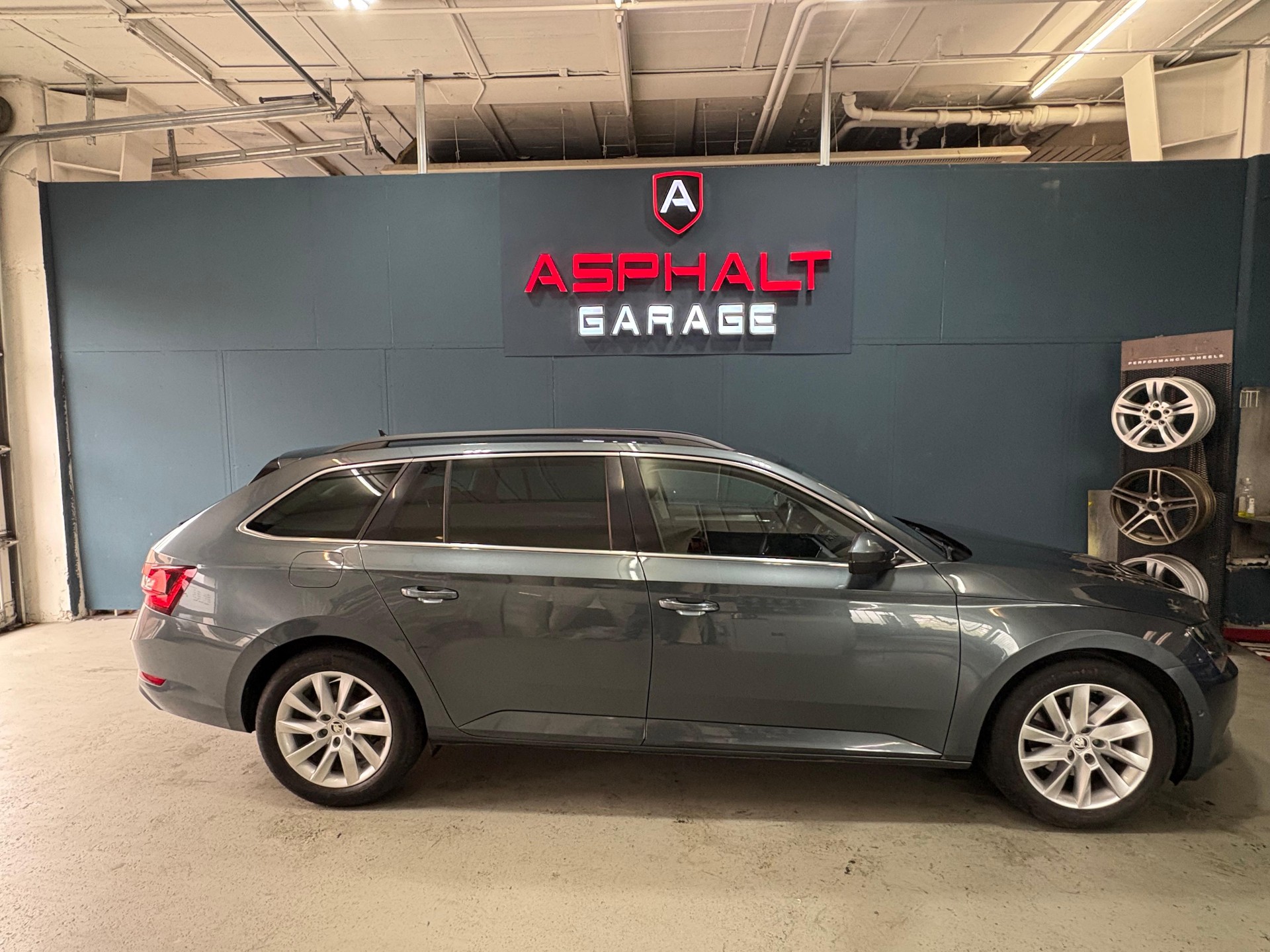 SKODA Superb Combi 1.5 TSI ACT Ambition DSG-image-2