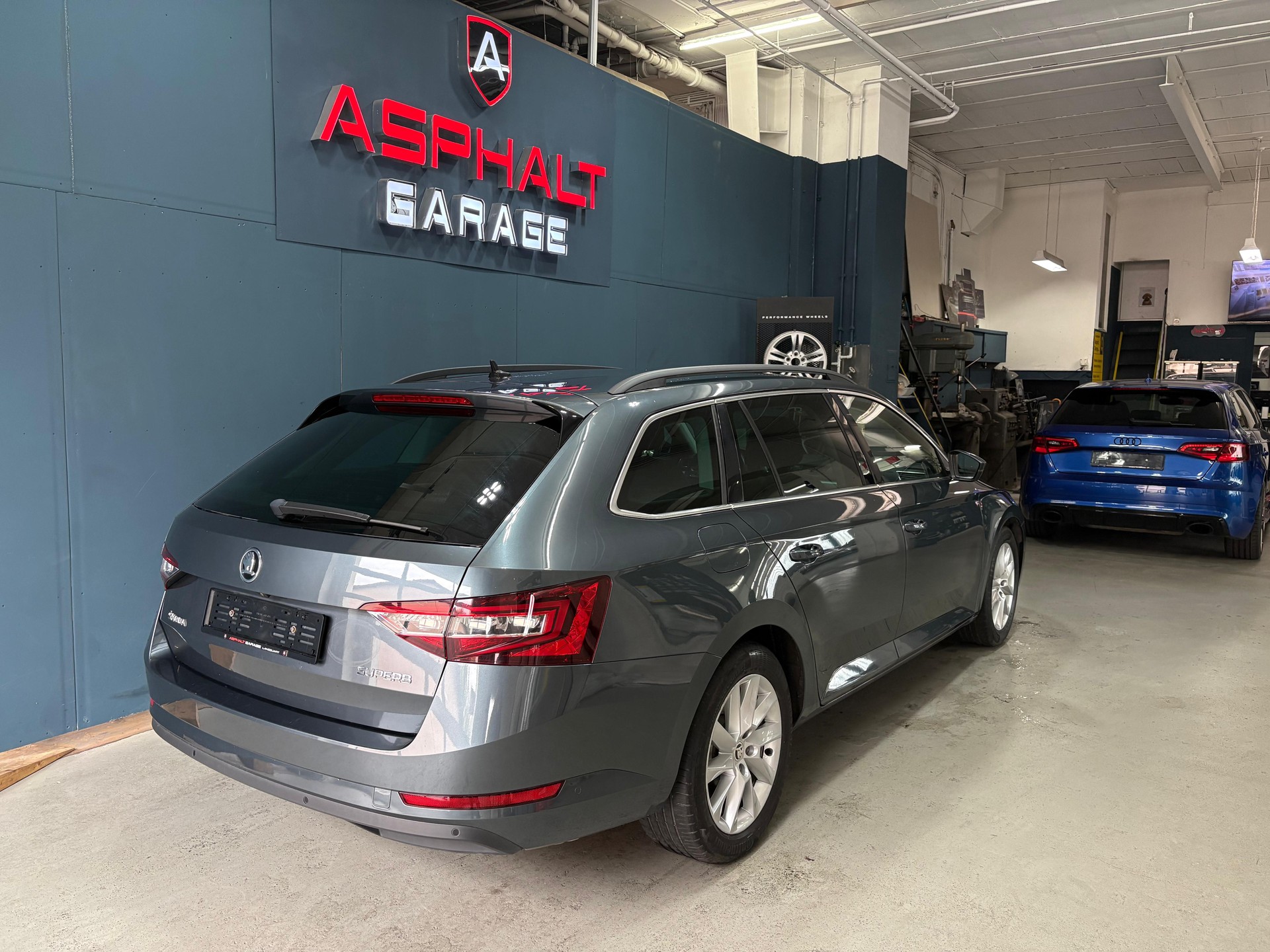 SKODA Superb Combi 1.5 TSI ACT Ambition DSG-image-3