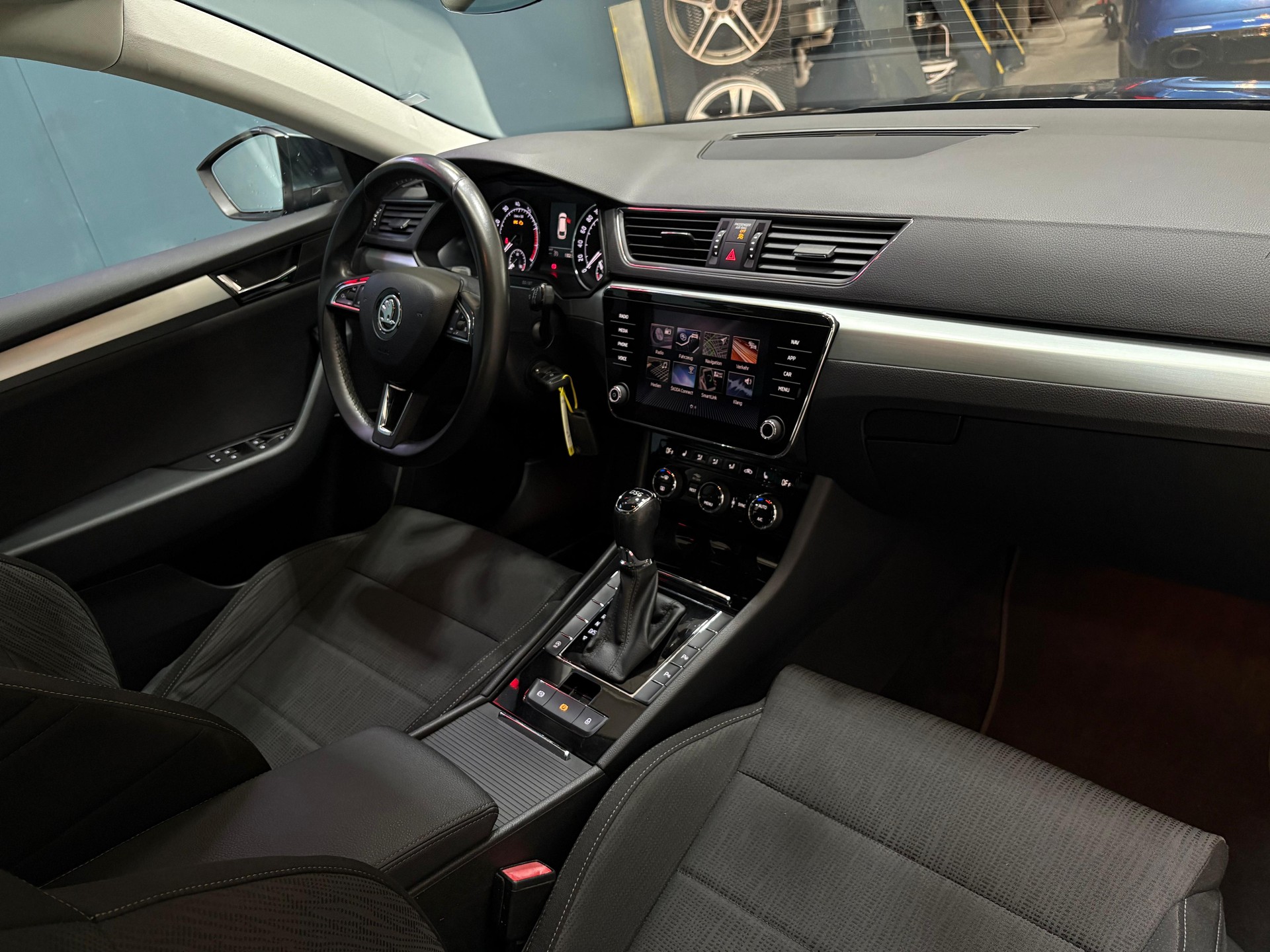 SKODA Superb Combi 1.5 TSI ACT Ambition DSG-image-9