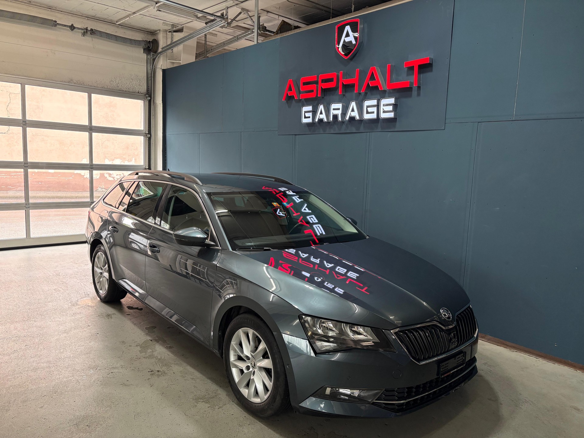 SKODA Superb Combi 1.5 TSI ACT Ambition DSG-image-0