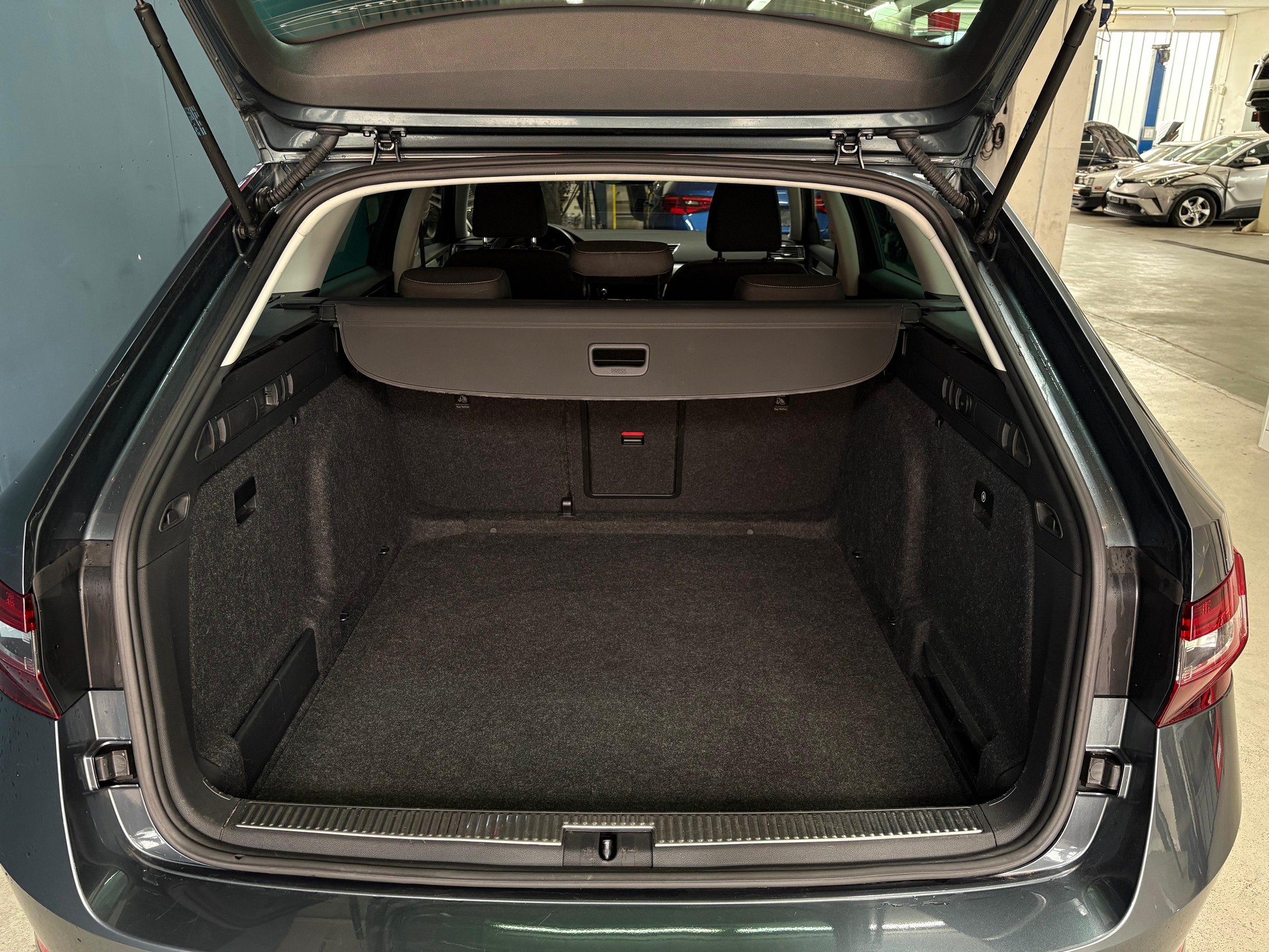 SKODA Superb Combi 1.5 TSI ACT Ambition DSG-image-16