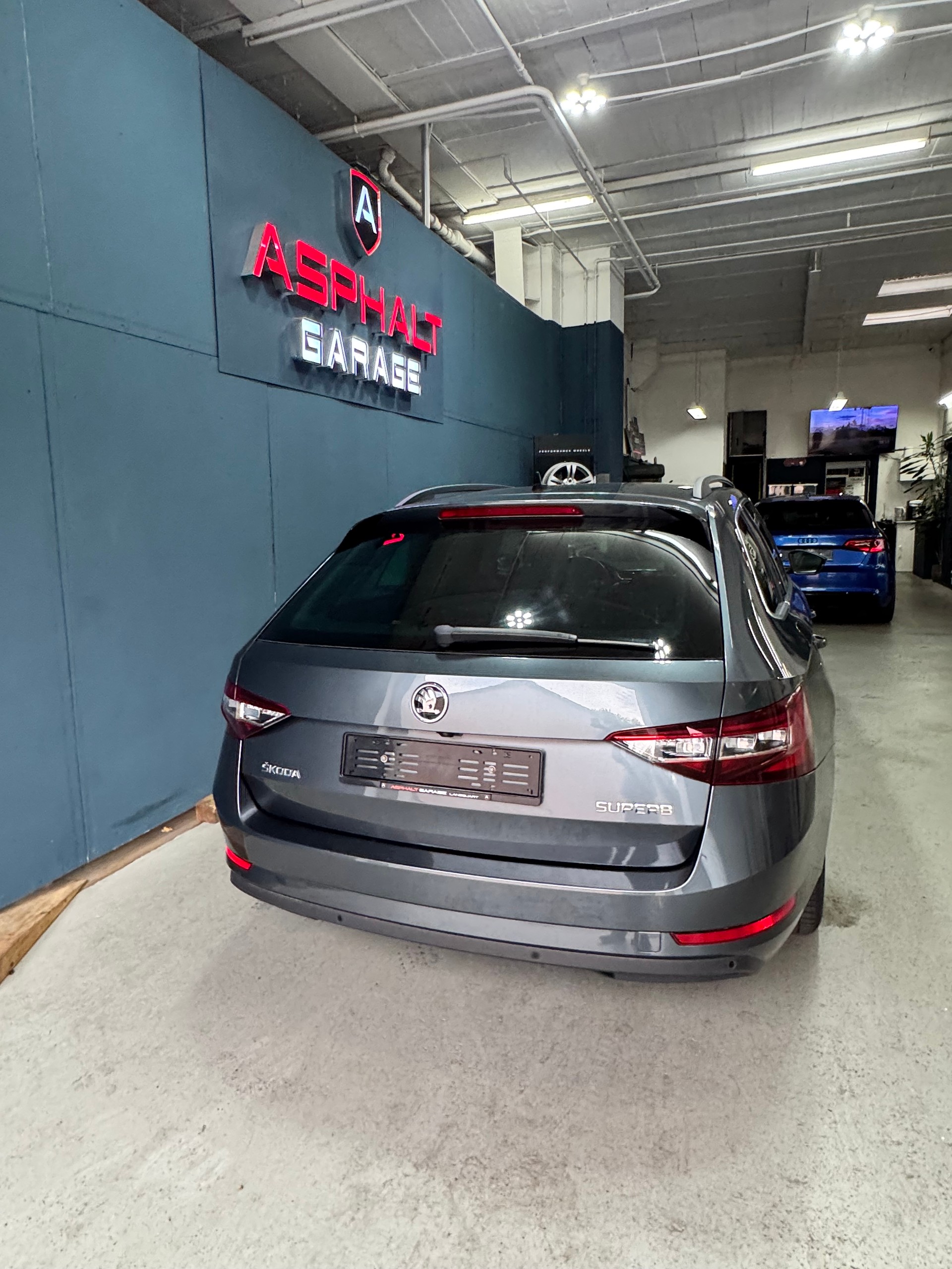 SKODA Superb Combi 1.5 TSI ACT Ambition DSG-image-4